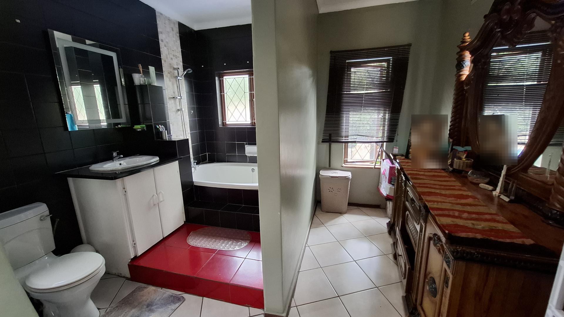 Bathroom 1 of property in Shelly Beach