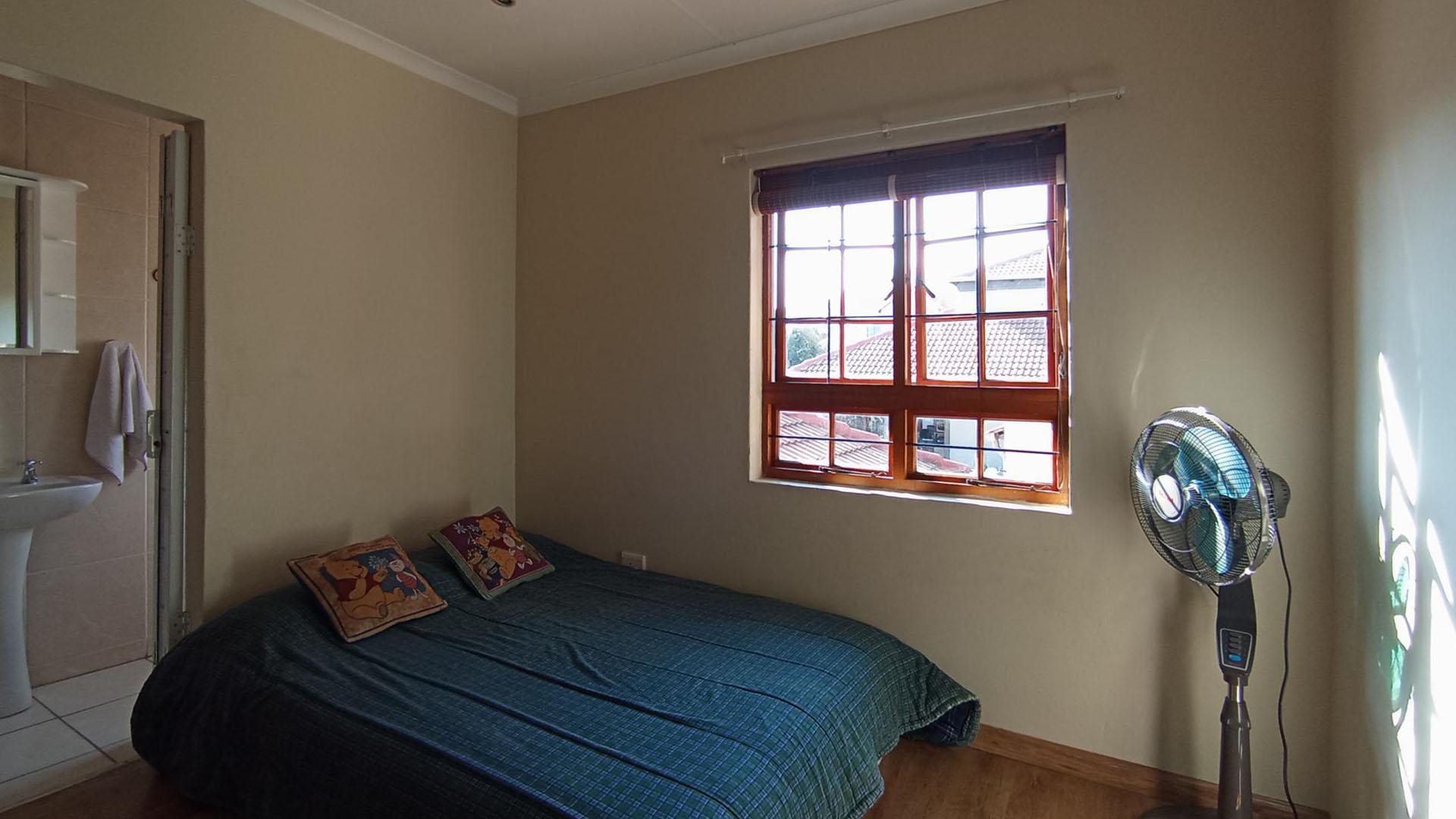 Bed Room 3 - 11 square meters of property in Witkoppen