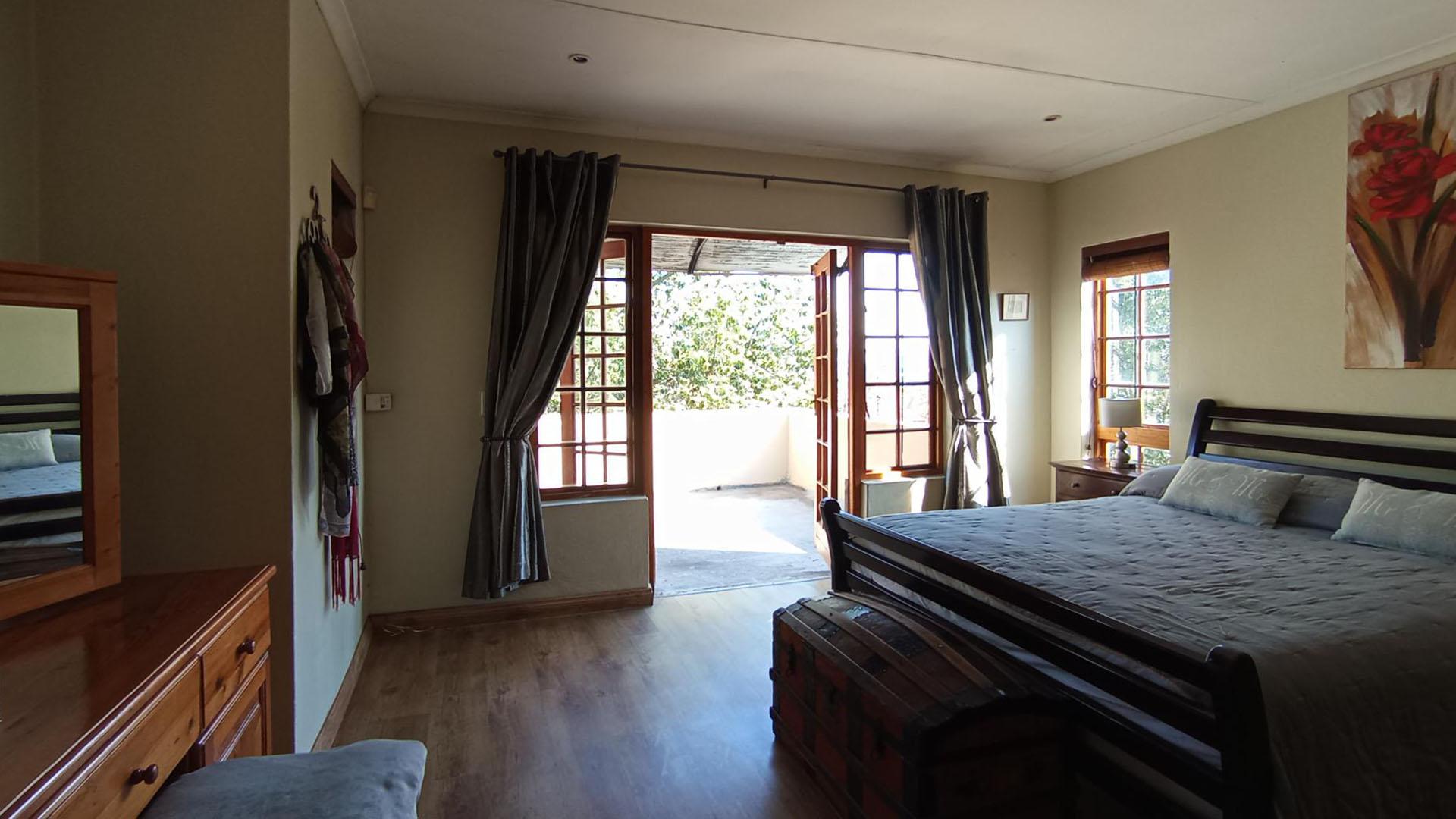 Main Bedroom - 31 square meters of property in Witkoppen