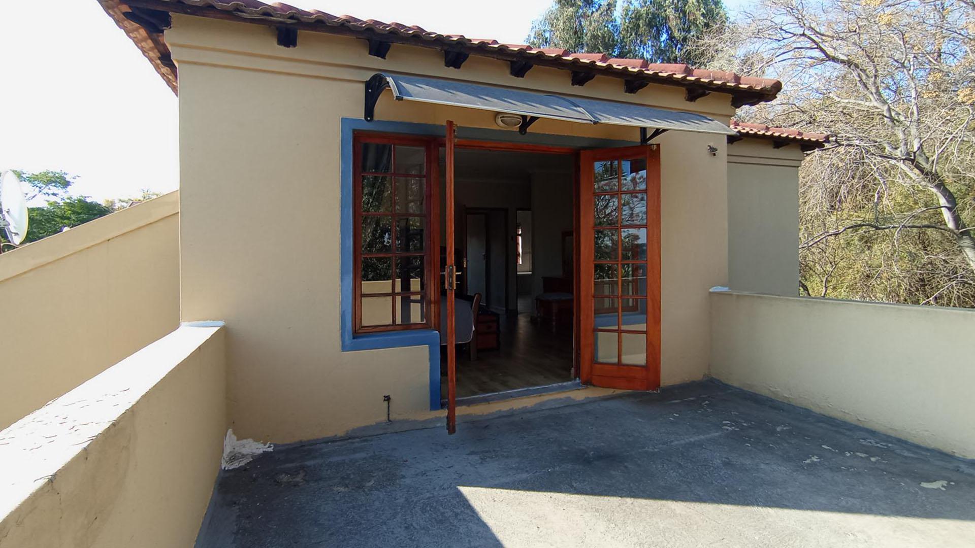Balcony - 17 square meters of property in Witkoppen