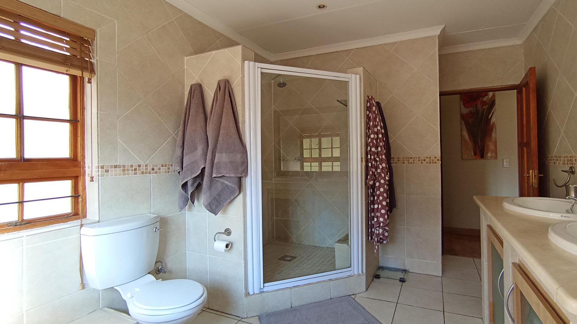 Main Bathroom - 11 square meters of property in Witkoppen