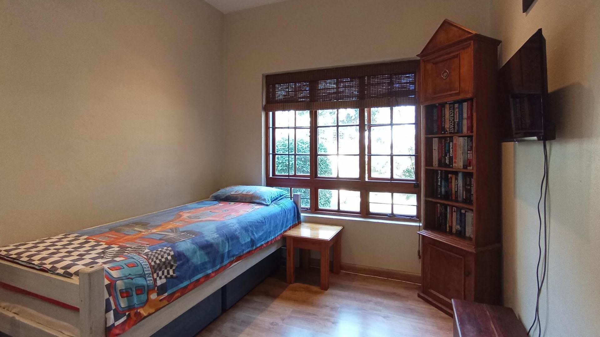 Bed Room 2 - 10 square meters of property in Witkoppen