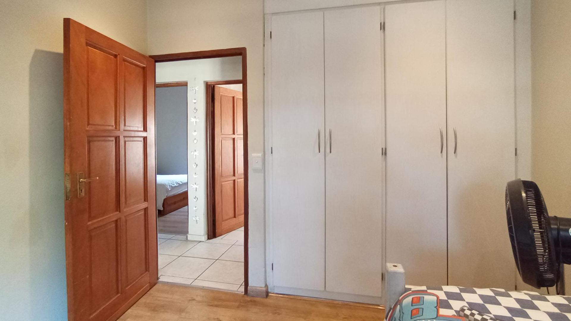 Bed Room 2 - 10 square meters of property in Witkoppen