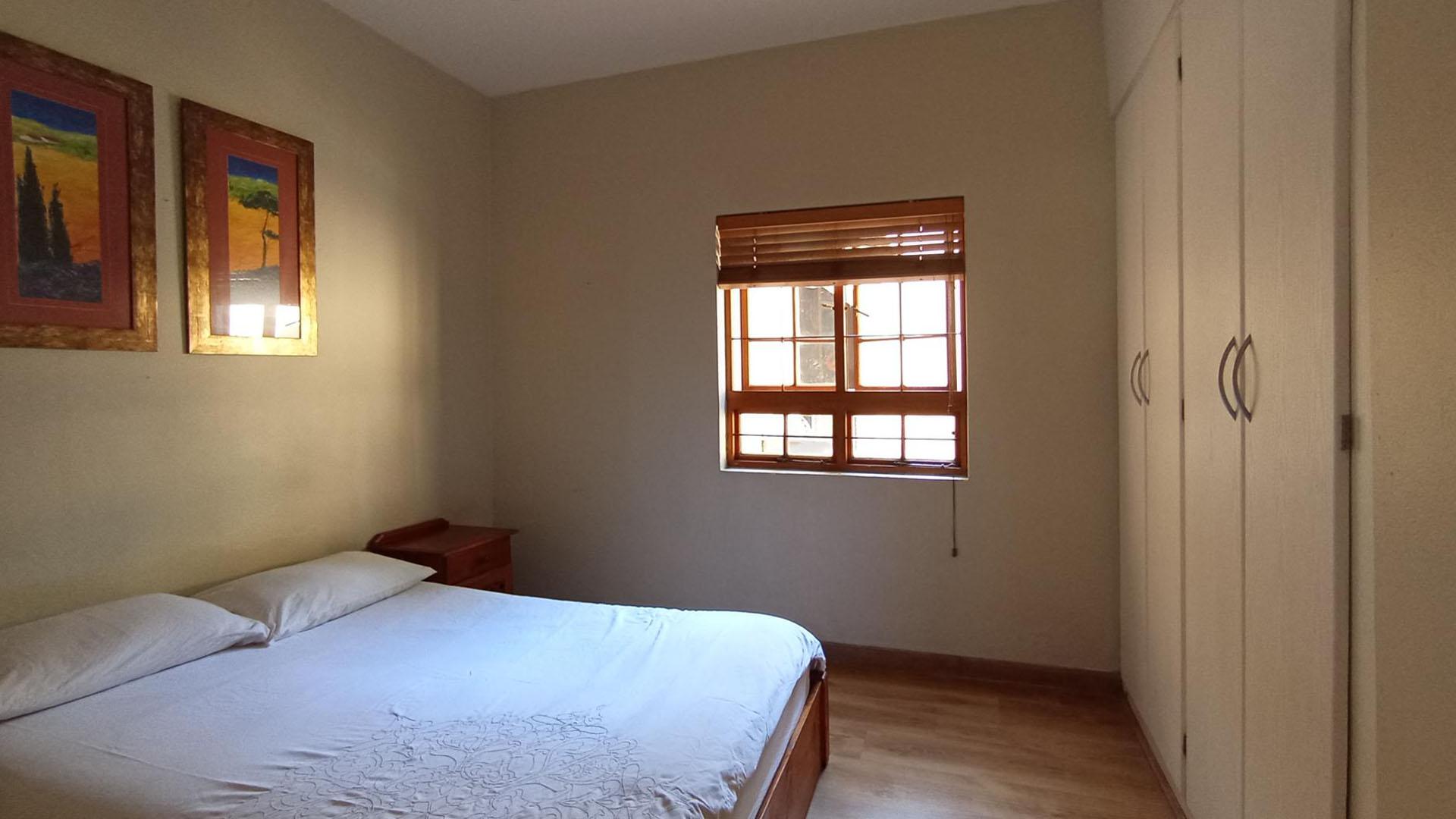 Bed Room 1 - 12 square meters of property in Witkoppen