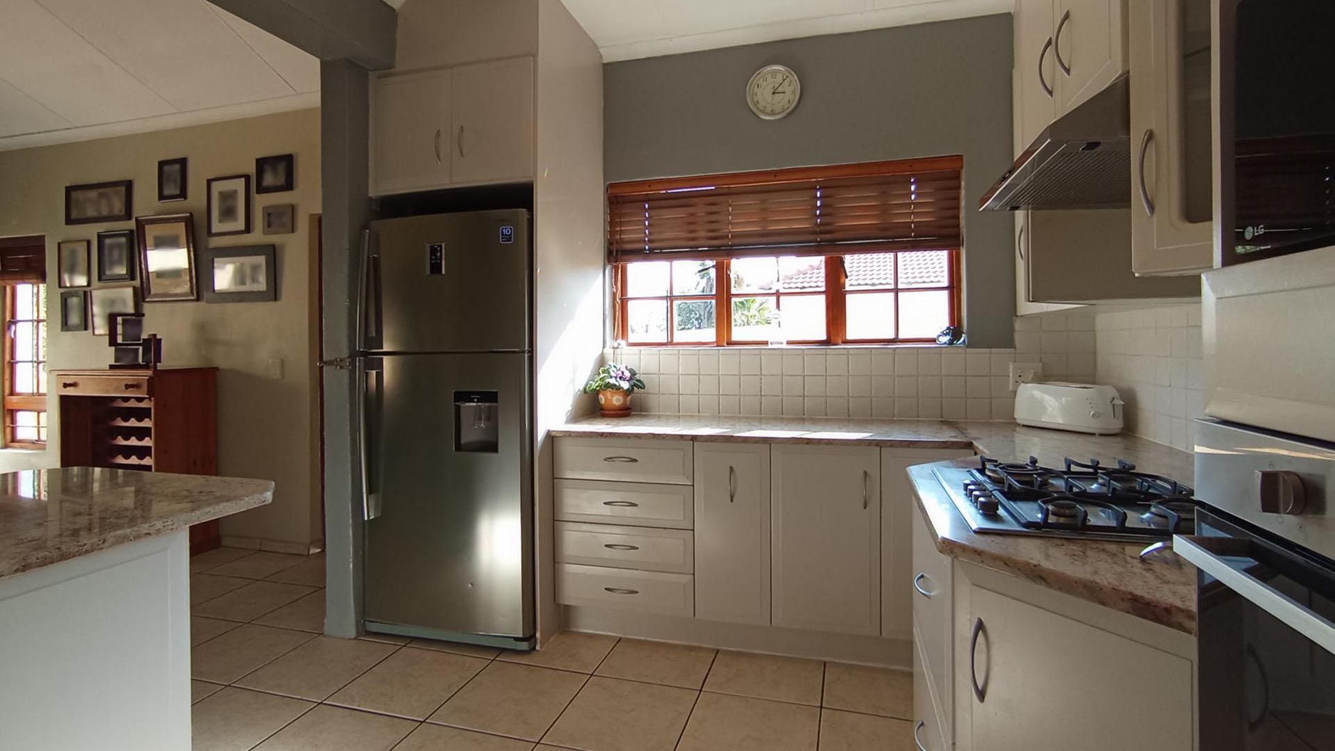 Kitchen - 15 square meters of property in Witkoppen