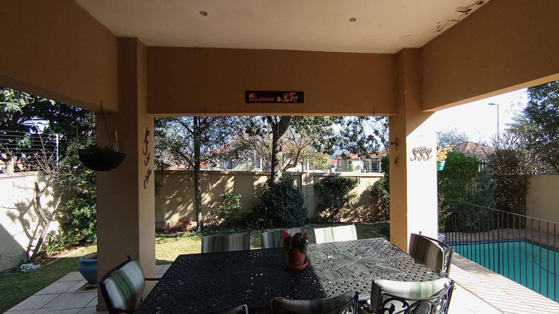 Patio - 15 square meters of property in Witkoppen
