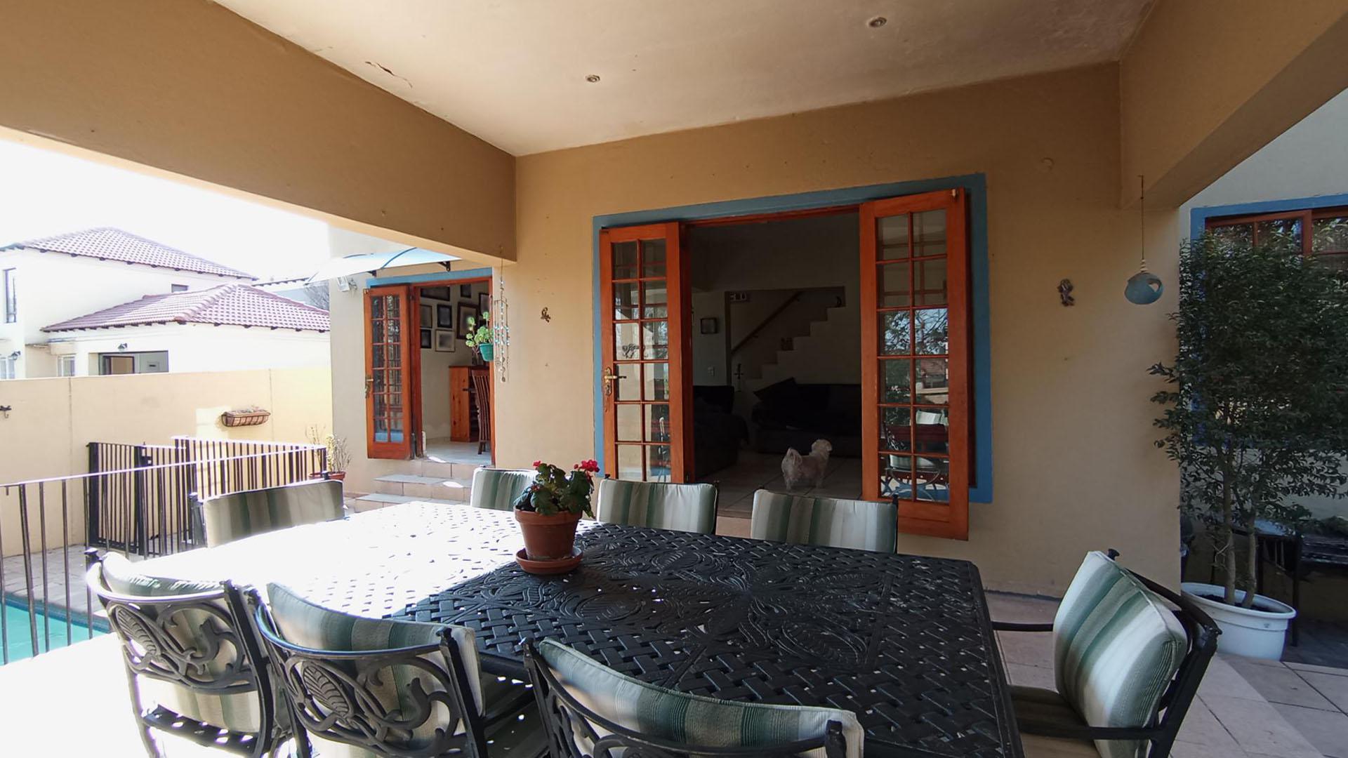 Patio - 15 square meters of property in Witkoppen