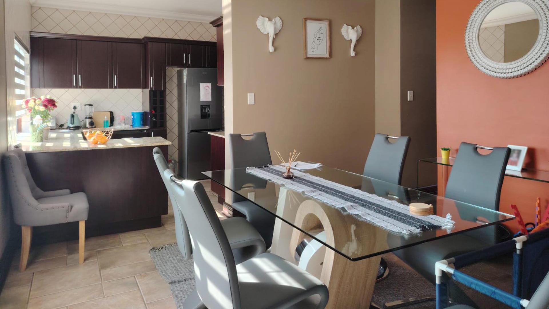 Dining Room of property in Bloemfontein