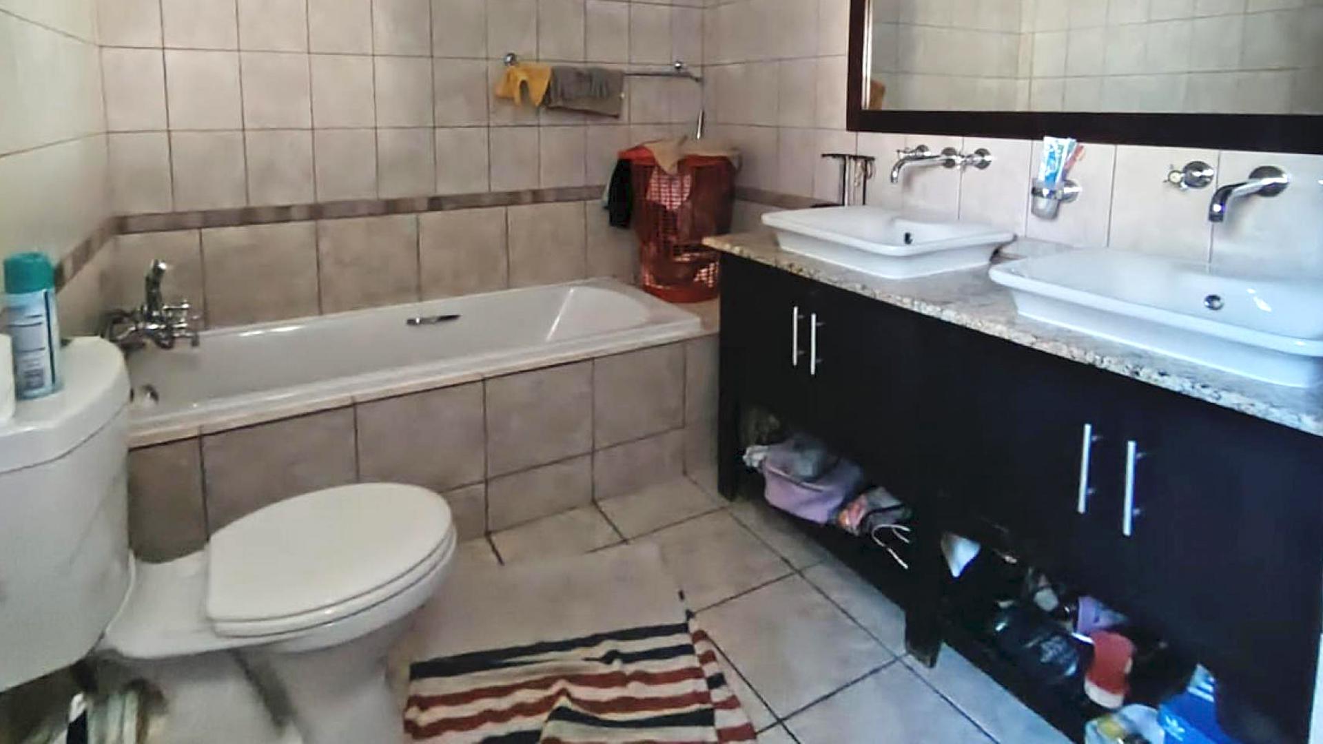 Main Bathroom of property in Bloemfontein