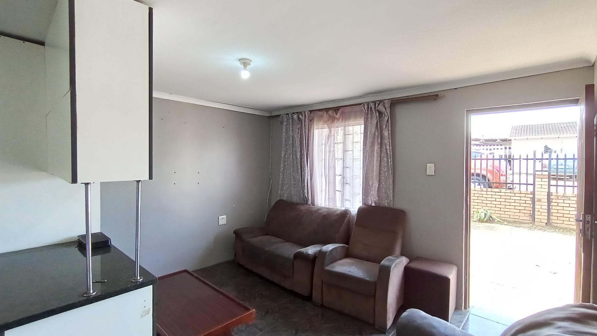 Lounges - 13 square meters of property in Pietermaritzburg (KZN)