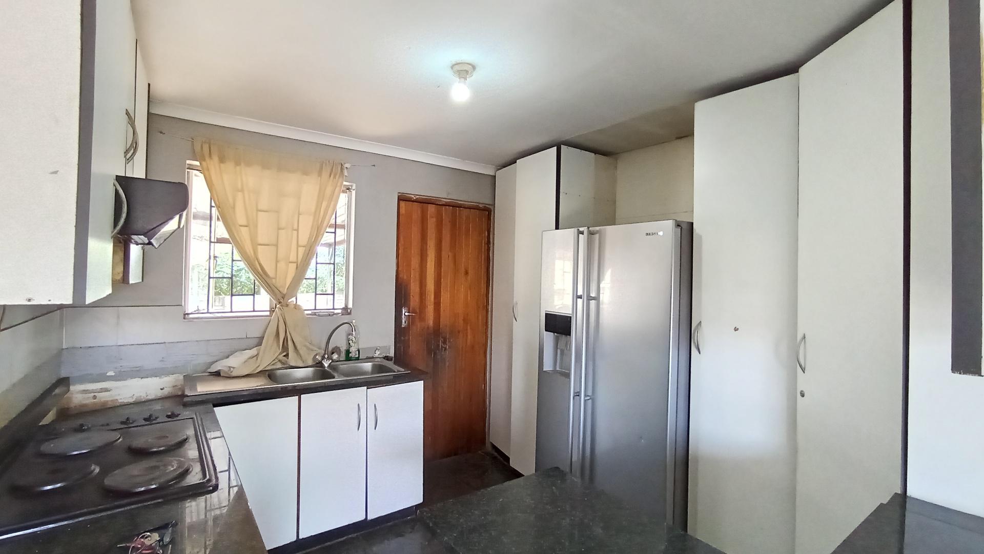 Kitchen - 11 square meters of property in Pietermaritzburg (KZN)