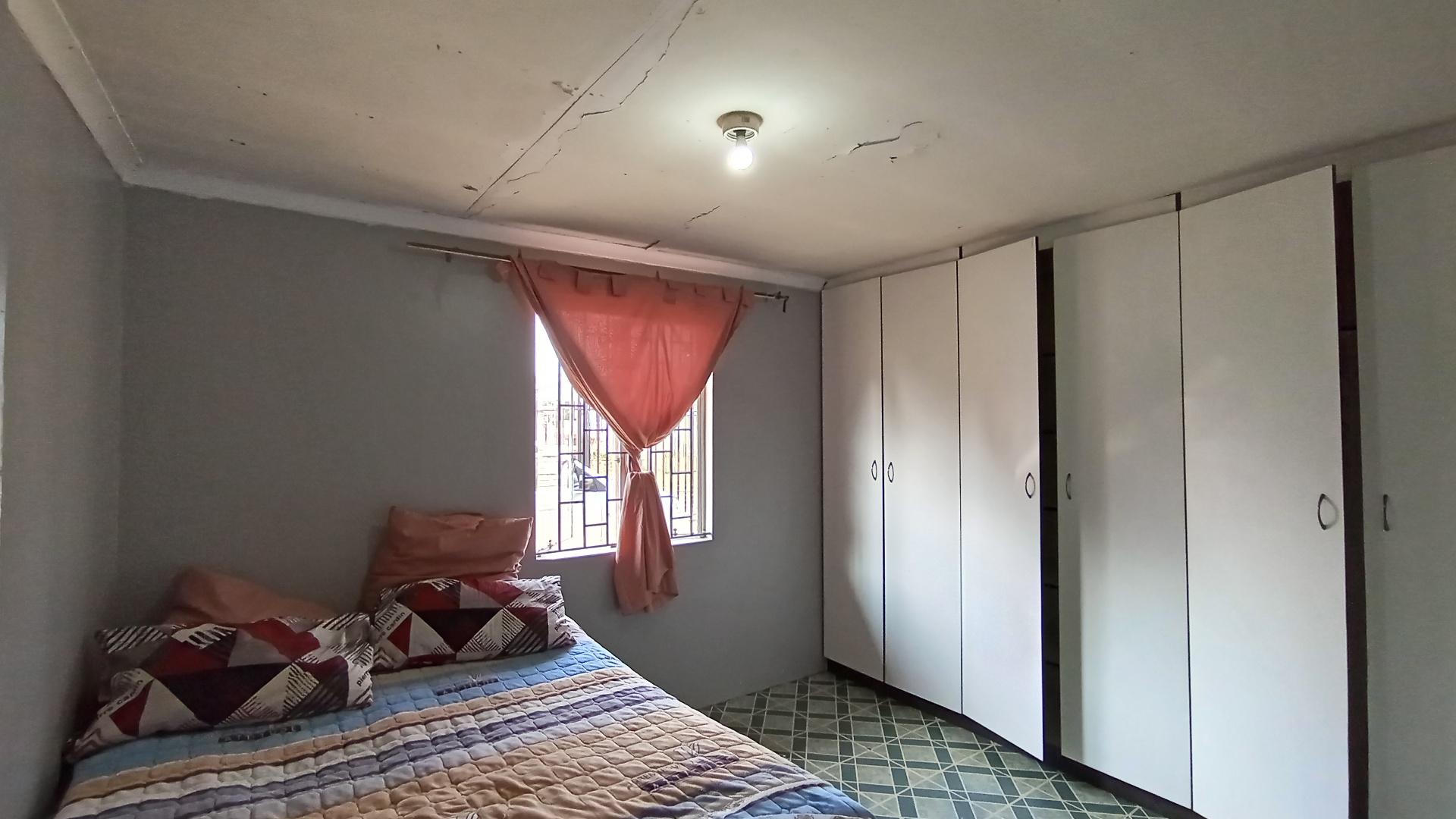 Bed Room 1 - 13 square meters of property in Pietermaritzburg (KZN)