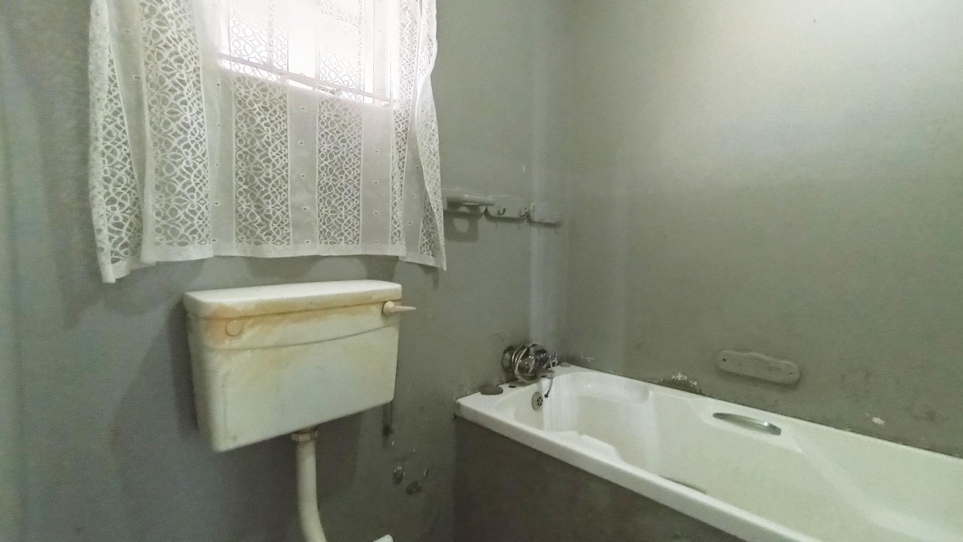 Bathroom 1 - 4 square meters of property in Pietermaritzburg (KZN)