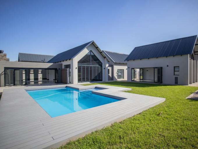 5 Bedroom House for Sale For Sale in Hartbeespoort - MR665506