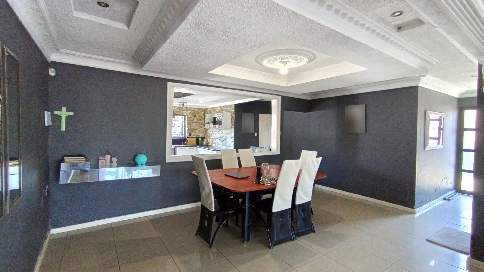 Dining Room - 20 square meters of property in Newlands East
