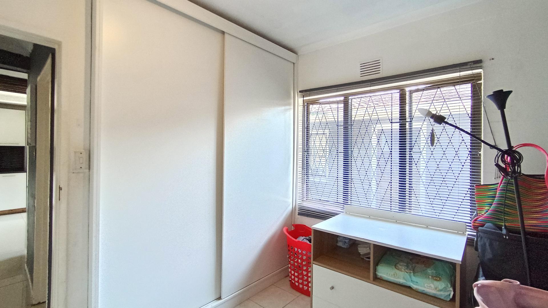 Bed Room 1 - 8 square meters of property in Newlands East