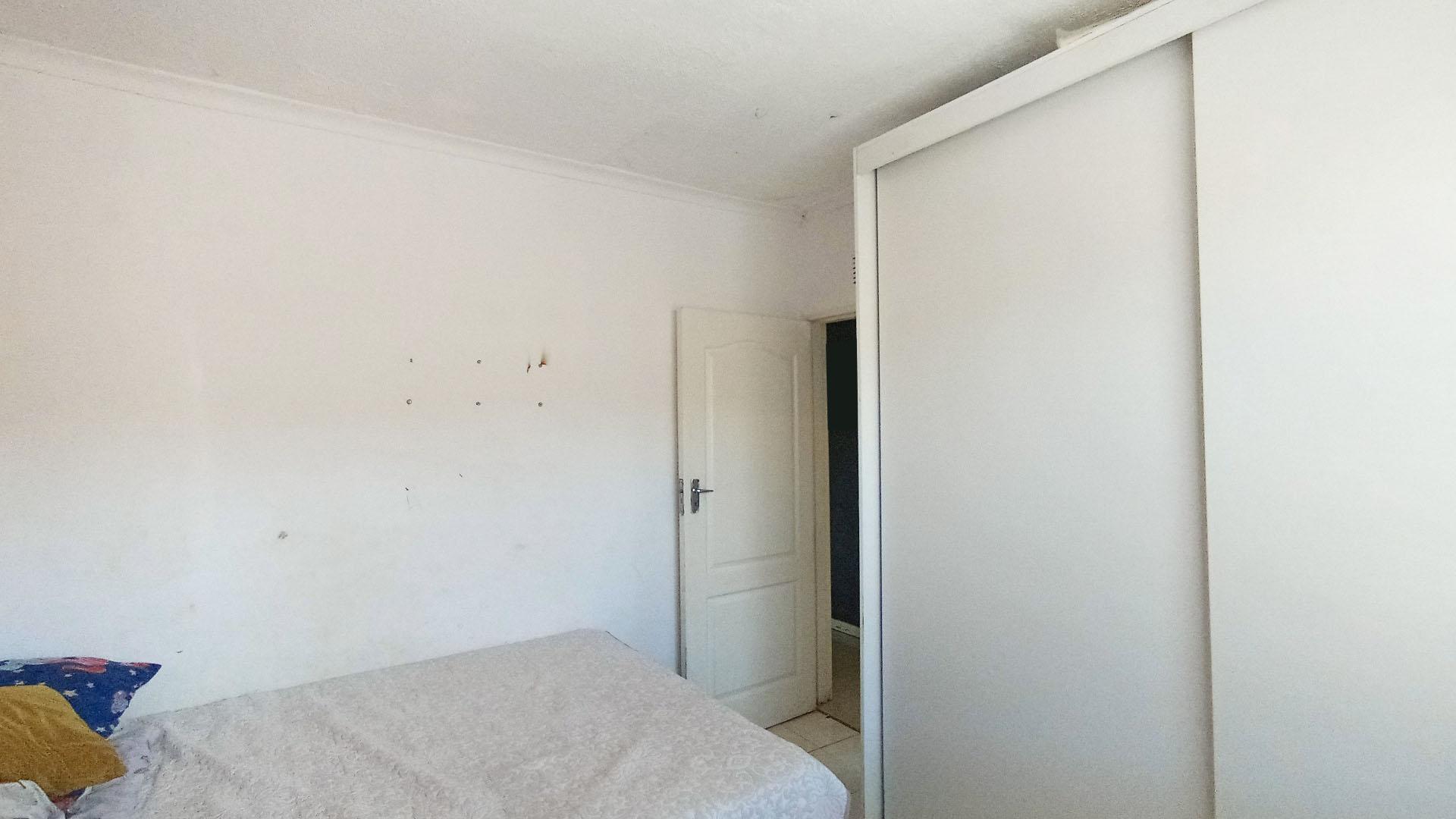 Bed Room 2 - 12 square meters of property in Newlands East