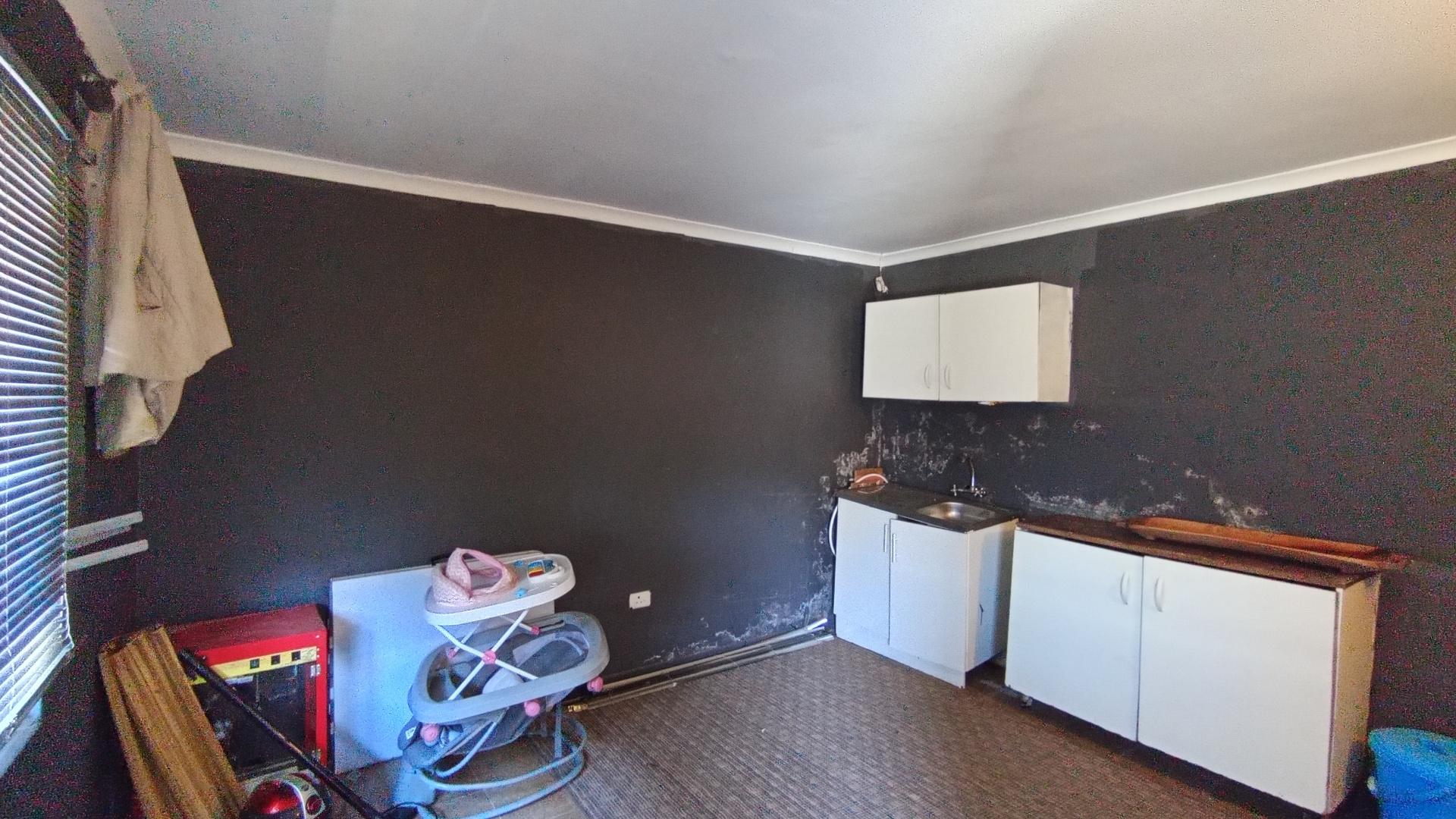 Flatlet - 26 square meters of property in Newlands East