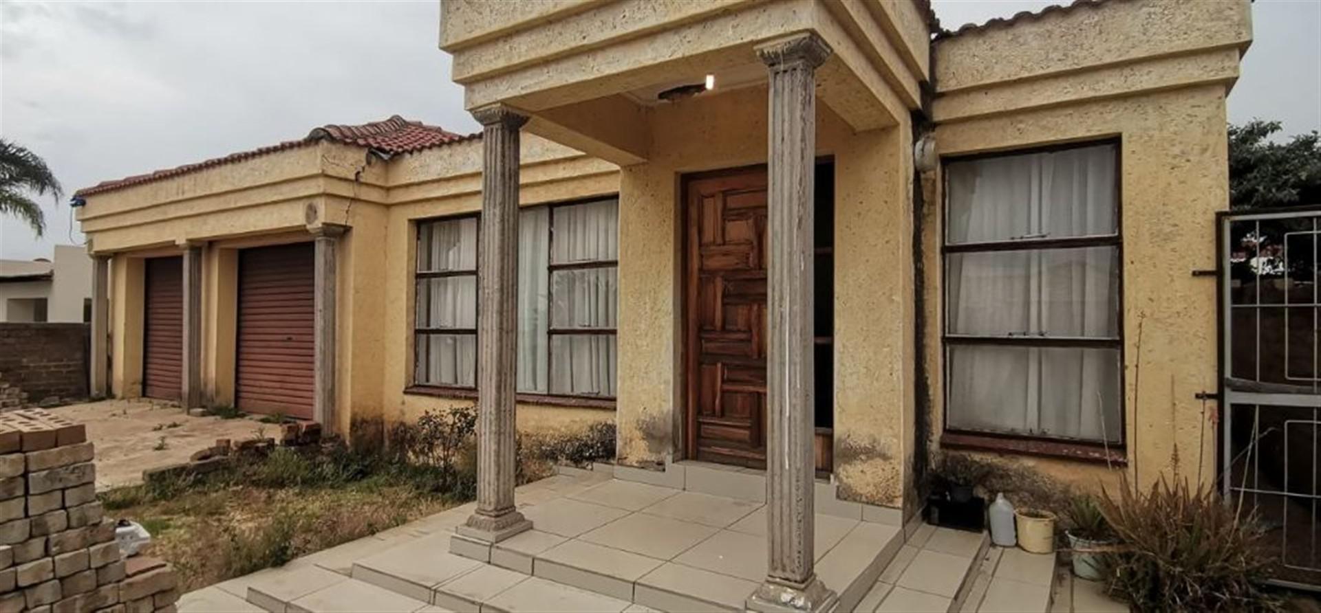 Front View of property in Lethlabile