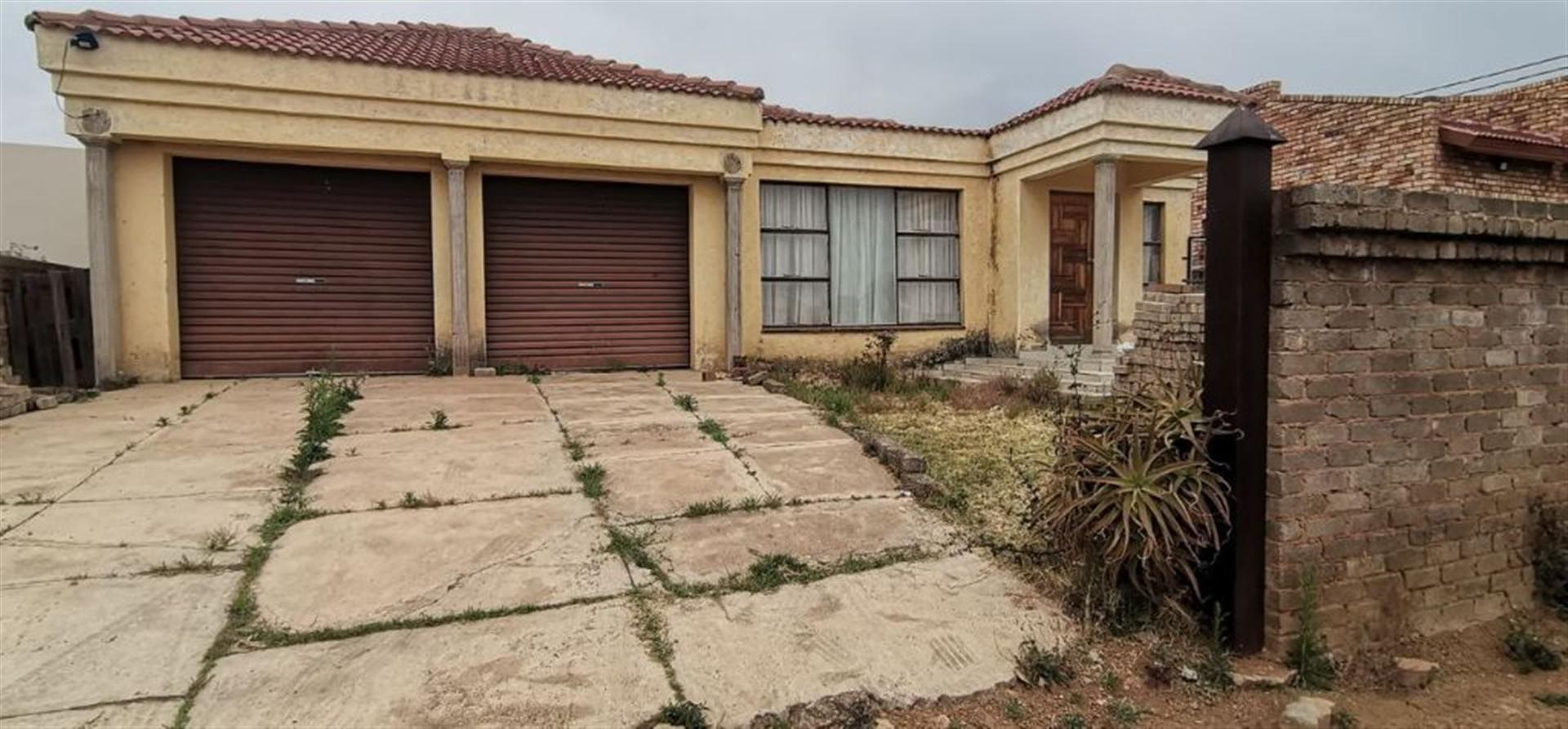 Front View of property in Lethlabile