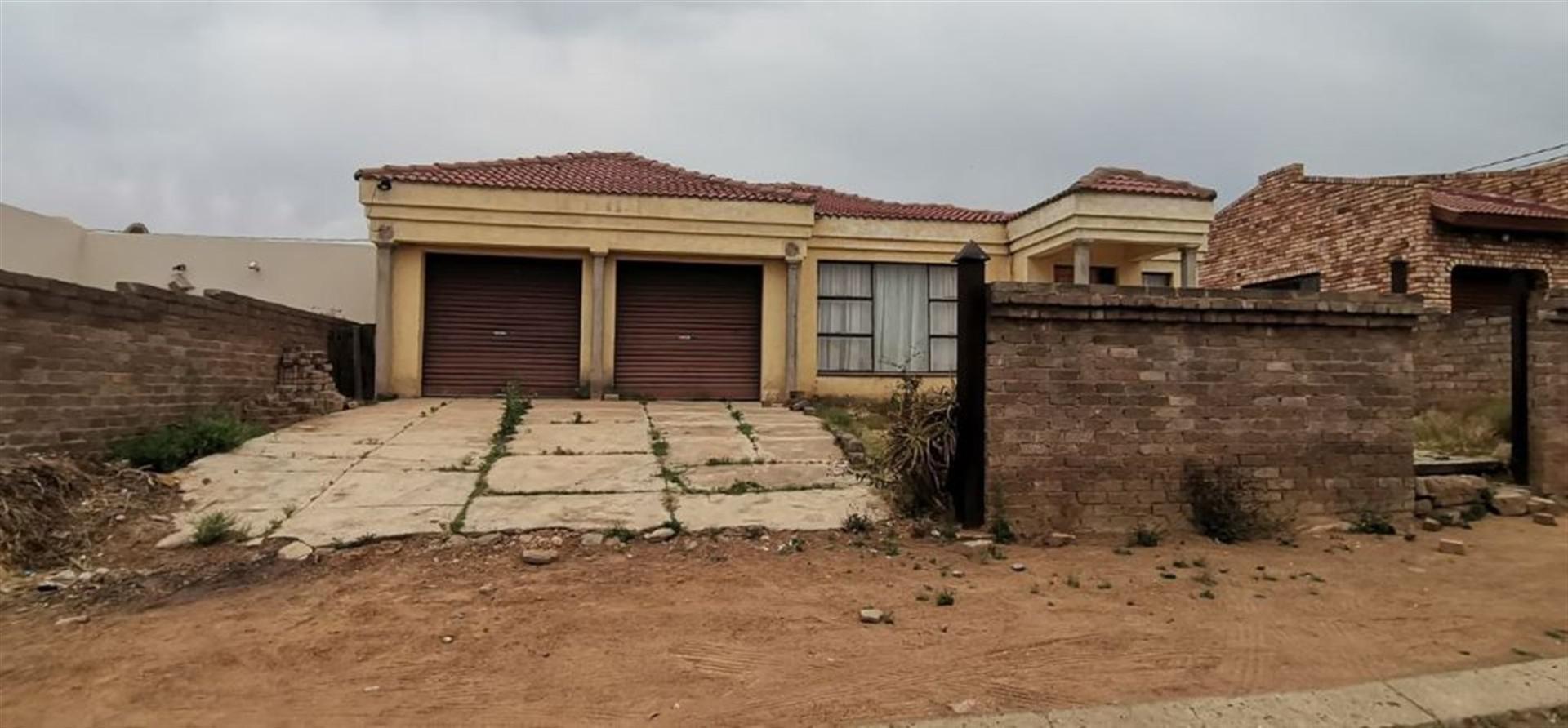 Front View of property in Lethlabile