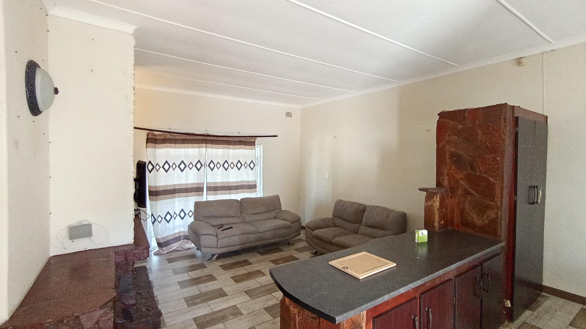 Lounges - 18 square meters of property in Hatton Estate