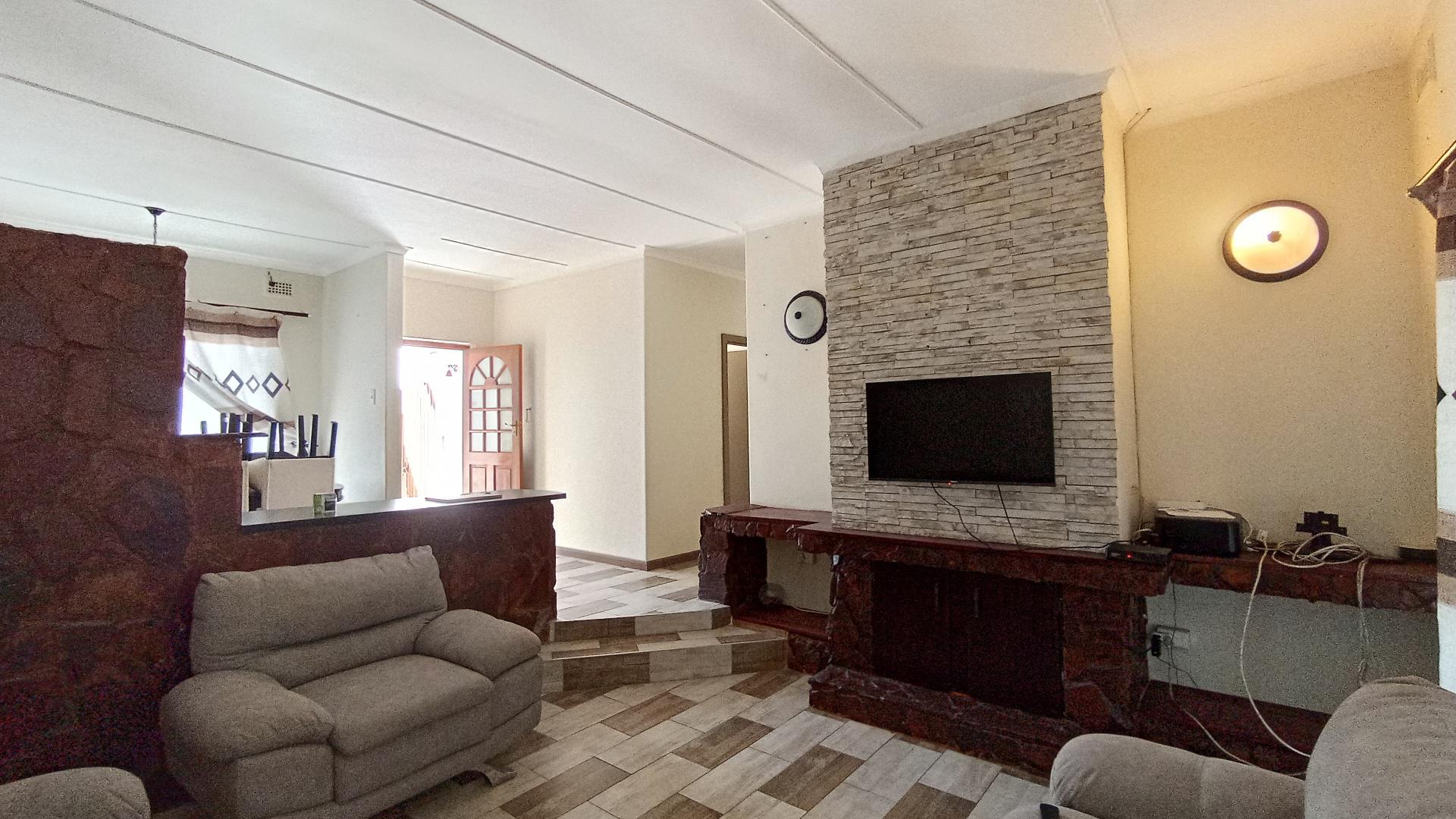 Lounges - 18 square meters of property in Hatton Estate