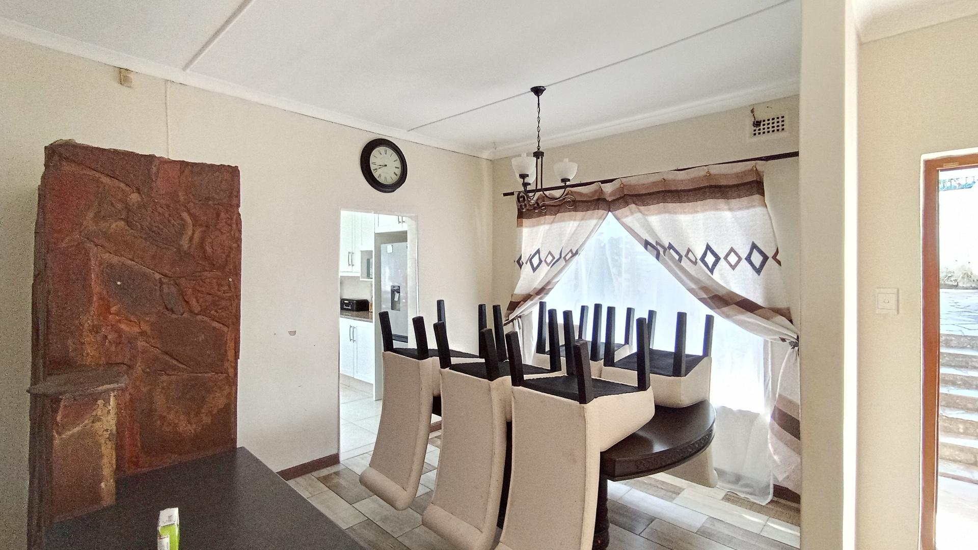 Dining Room - 11 square meters of property in Hatton Estate