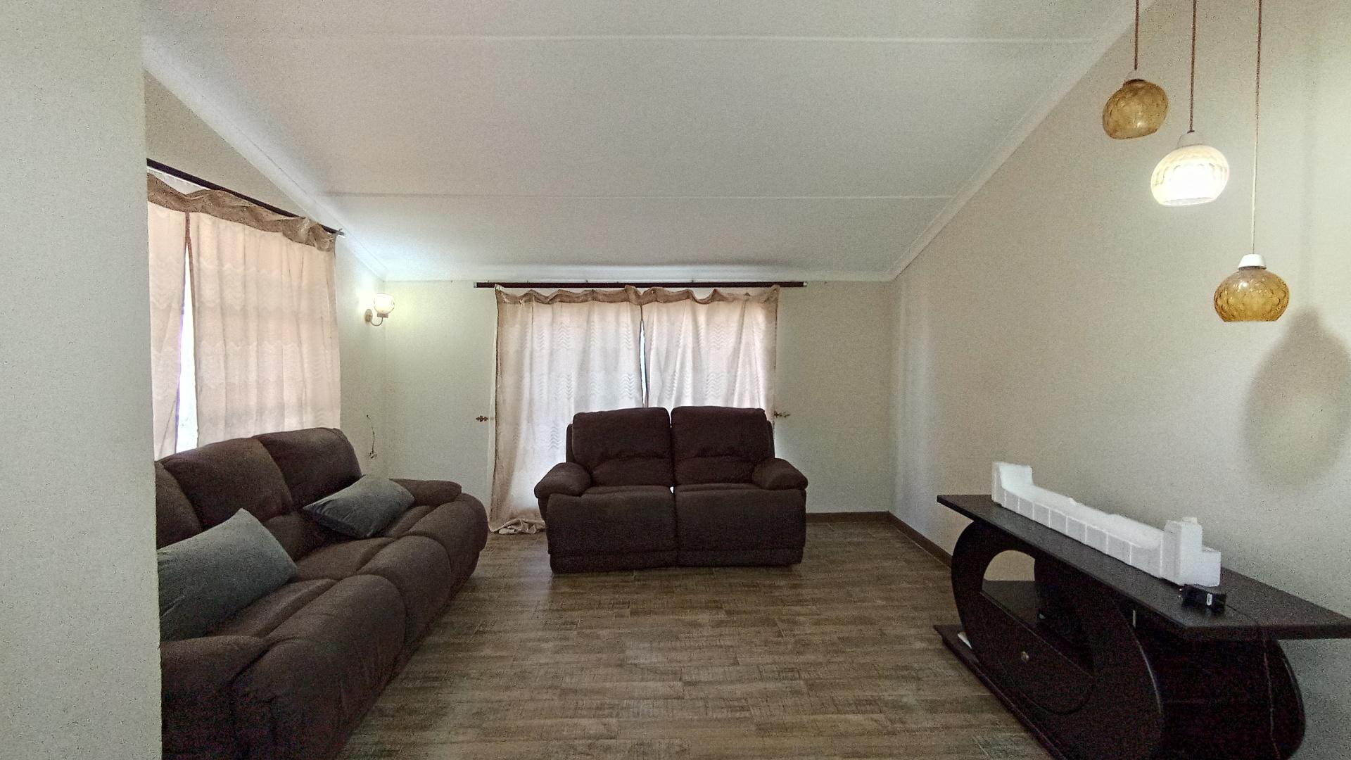 TV Room - 19 square meters of property in Hatton Estate