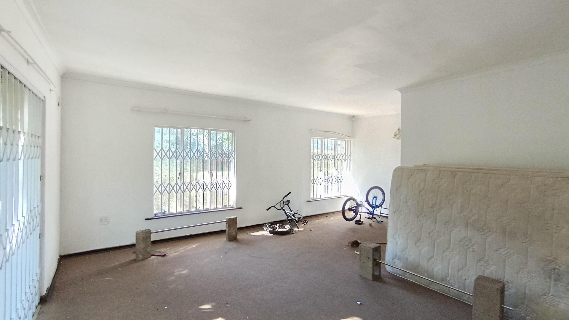 Flatlet - 48 square meters of property in Hatton Estate