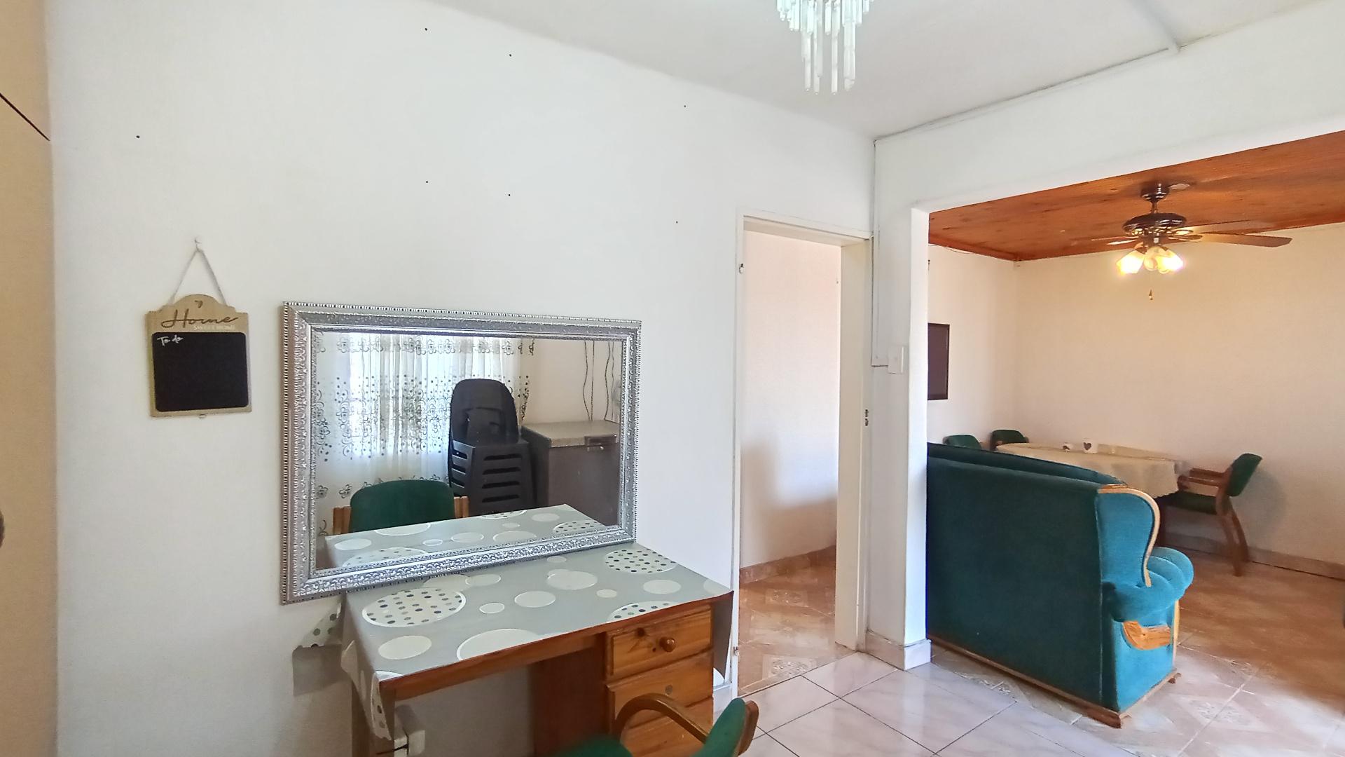 Dining Room - 13 square meters of property in Bombay Heights