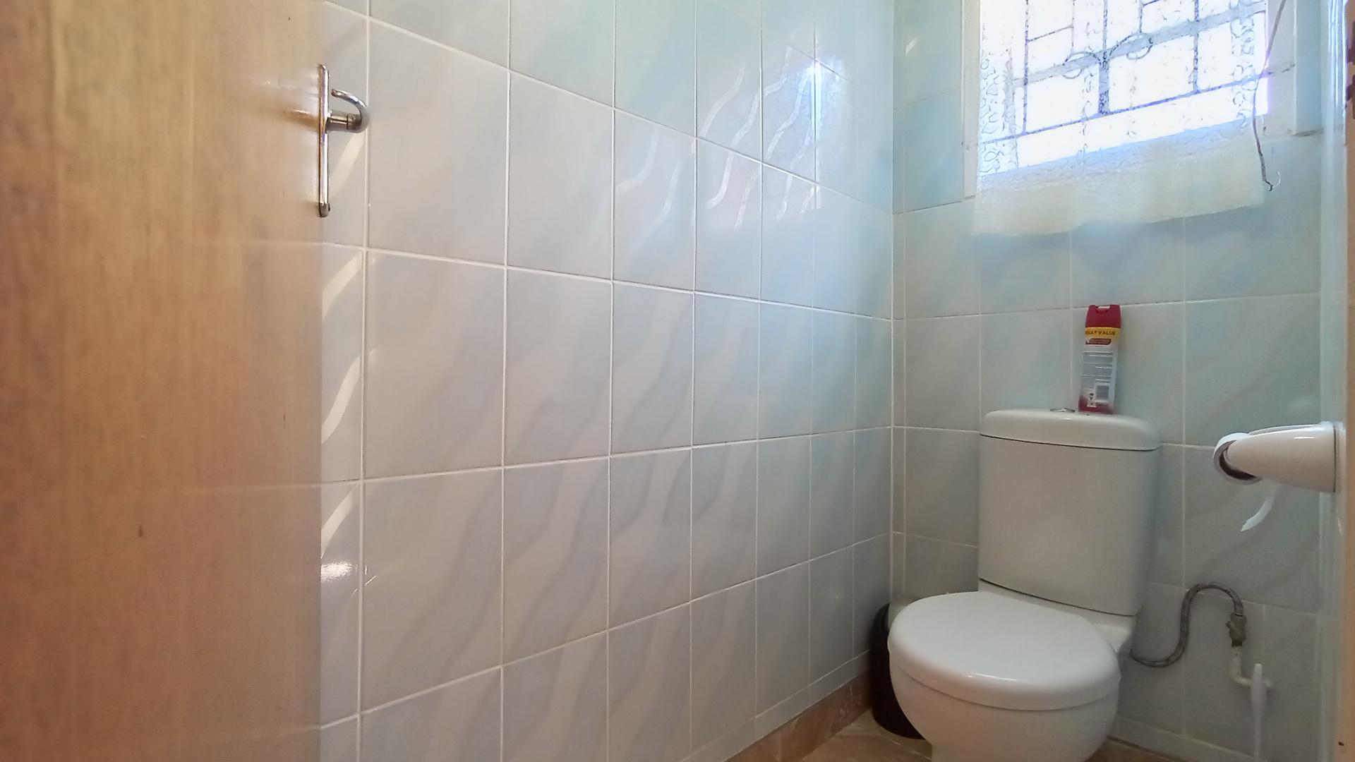 Guest Toilet - 3 square meters of property in Bombay Heights