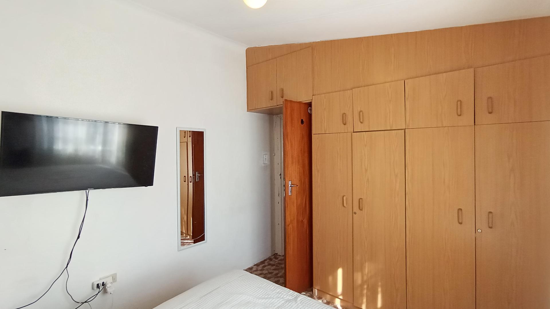 Bed Room 1 - 11 square meters of property in Bombay Heights