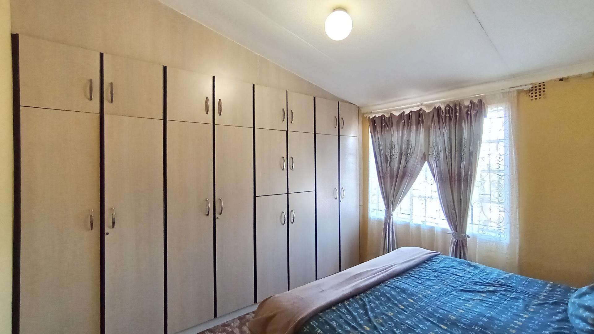 Bed Room 2 - 15 square meters of property in Bombay Heights