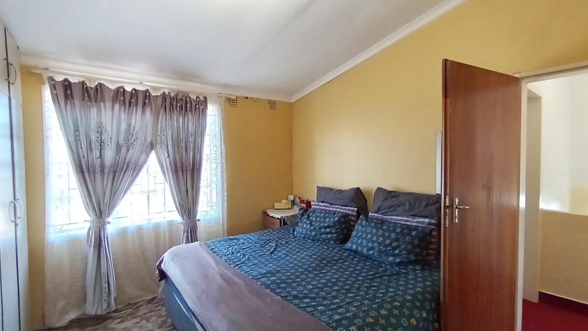 Bed Room 2 - 15 square meters of property in Bombay Heights