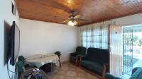 Lounges - 18 square meters of property in Bombay Heights