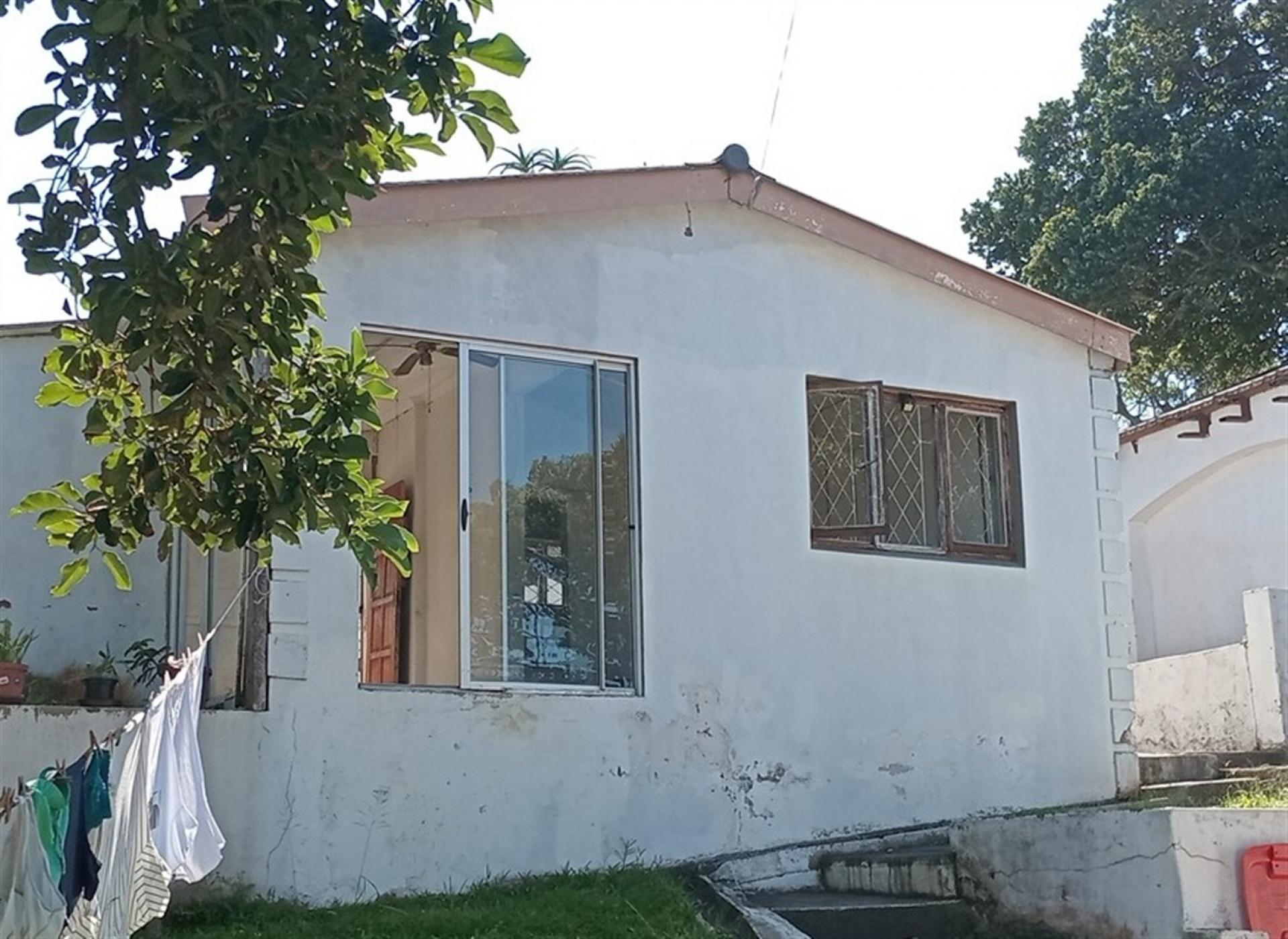 Front View of property in Oslo Beach