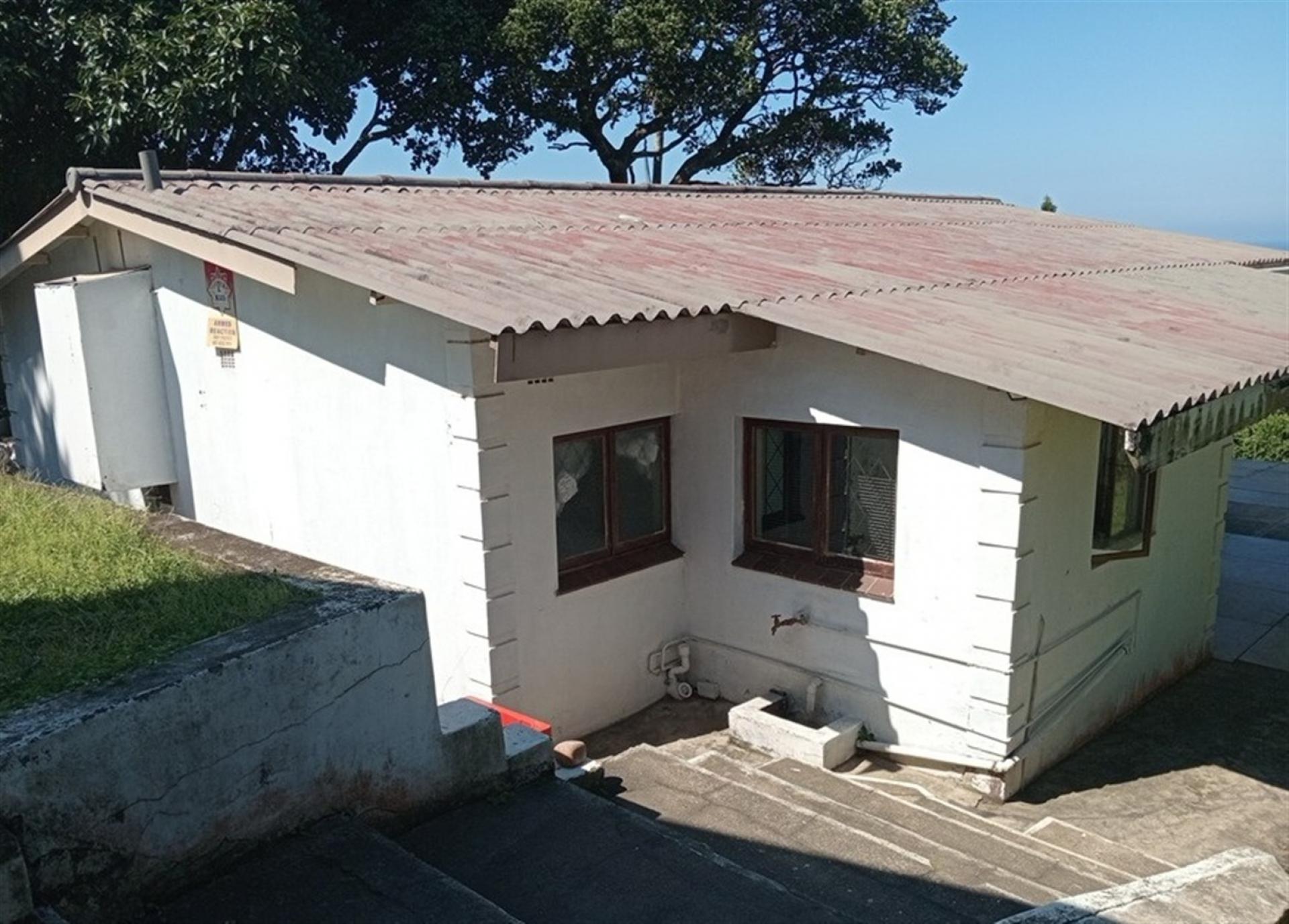 Front View of property in Oslo Beach
