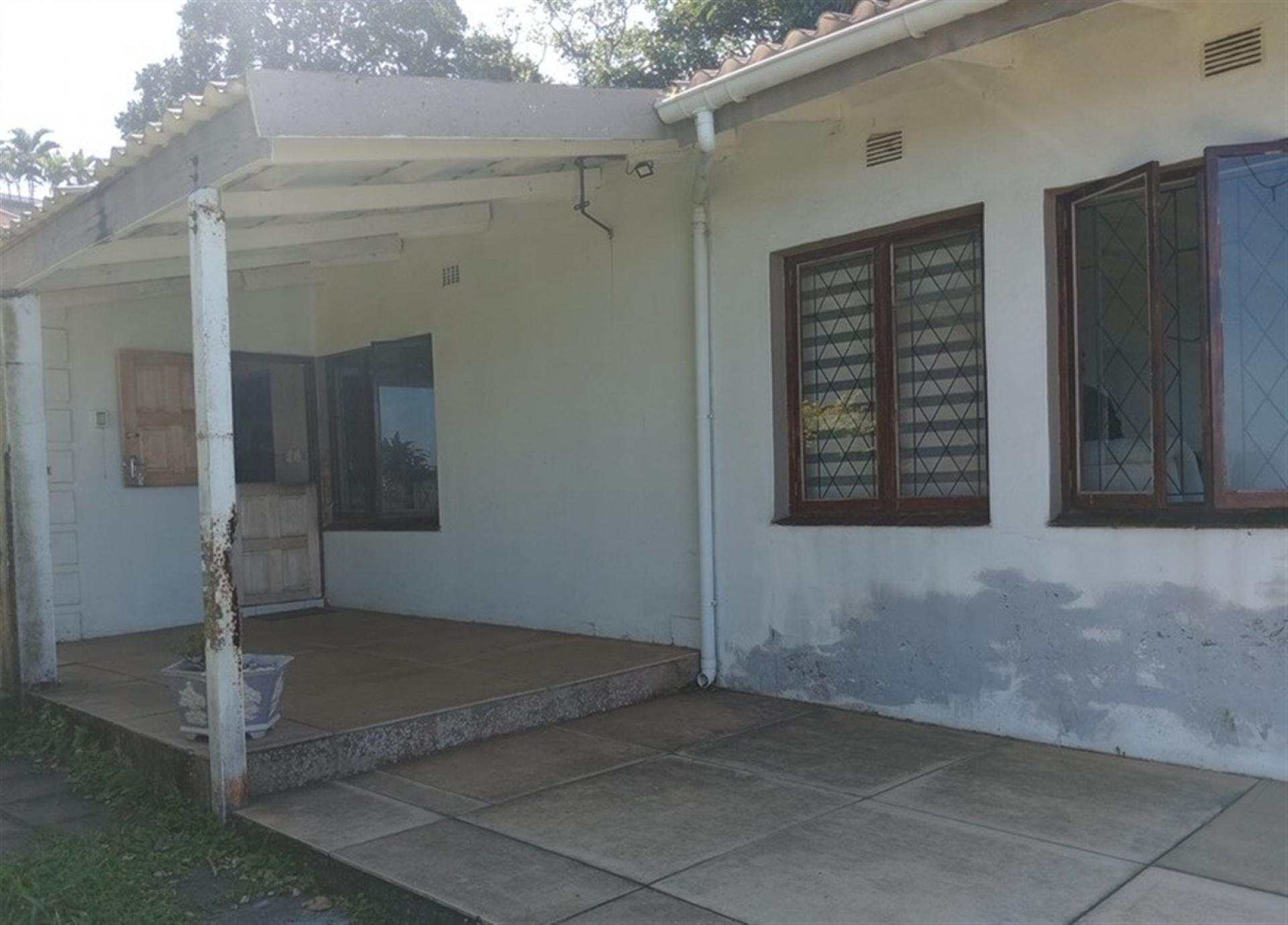 Front View of property in Oslo Beach