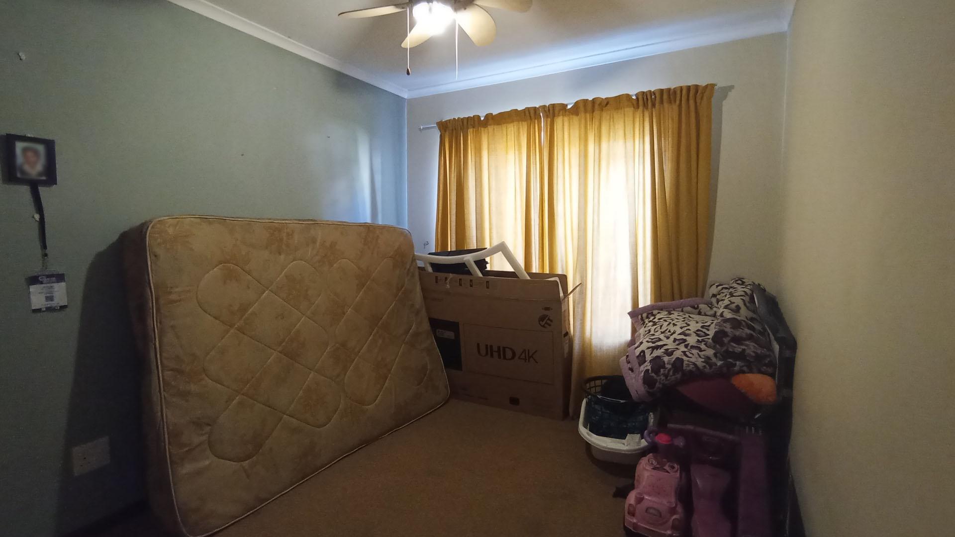 Bed Room 2 - 9 square meters of property in Montana Tuine