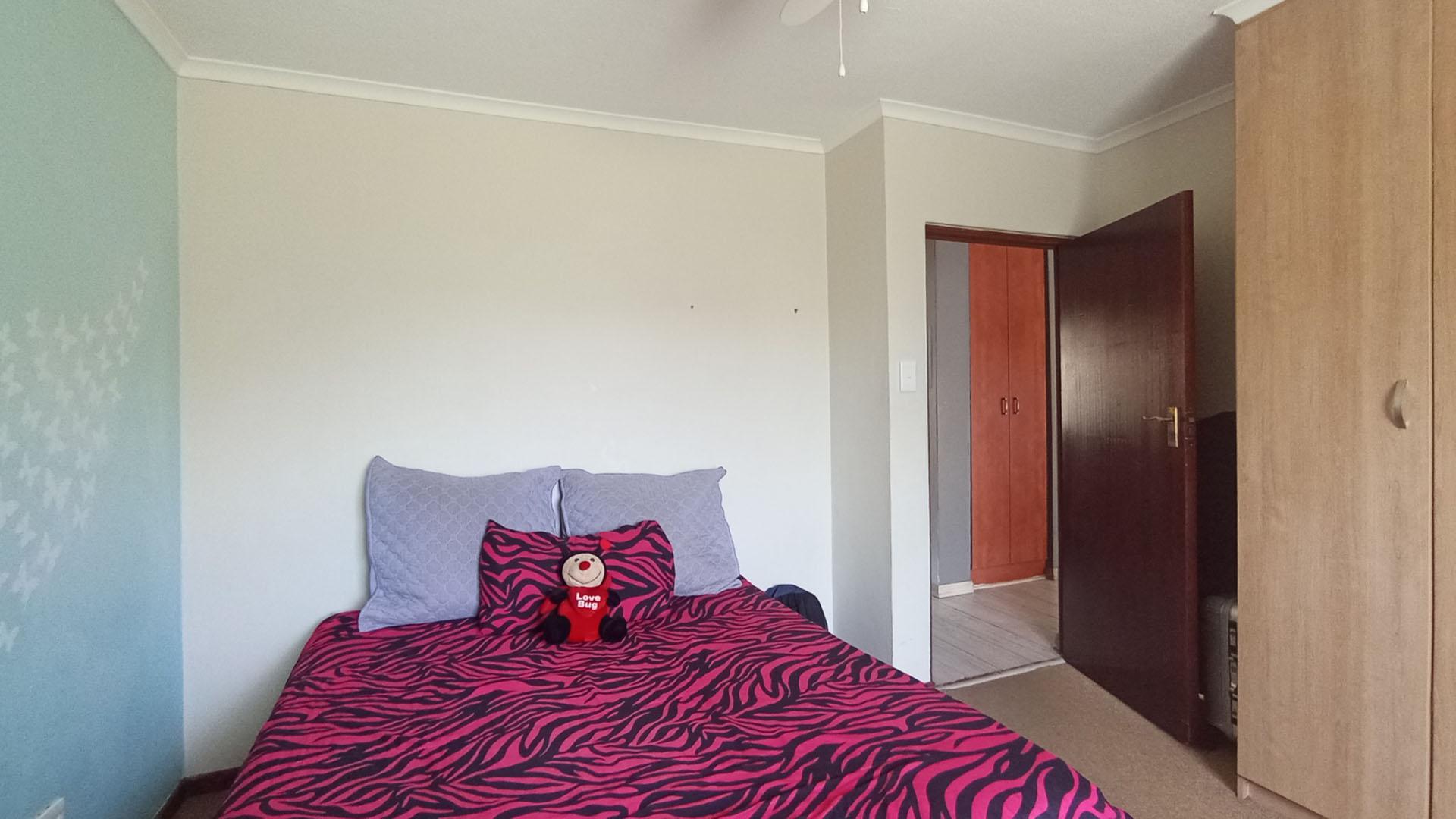 Bed Room 1 - 13 square meters of property in Montana Tuine