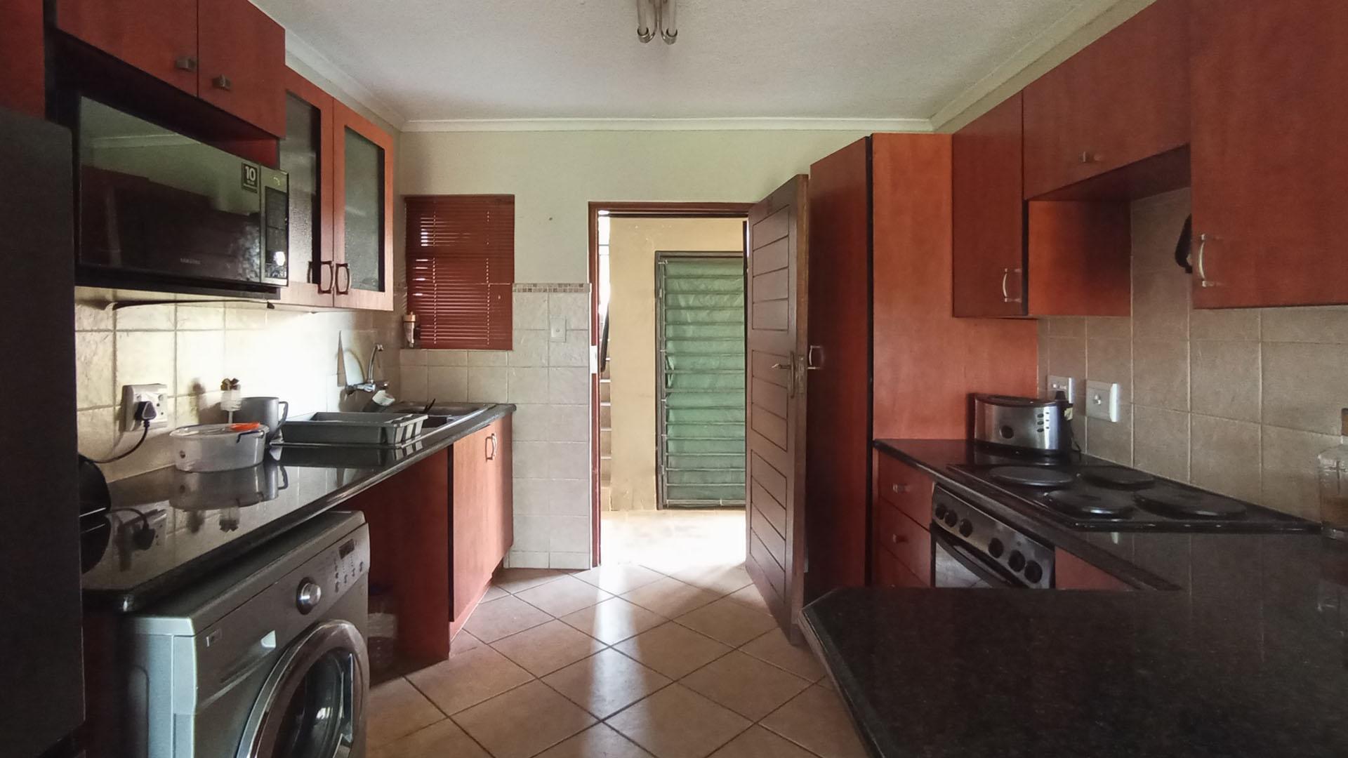 Kitchen - 8 square meters of property in Montana Tuine
