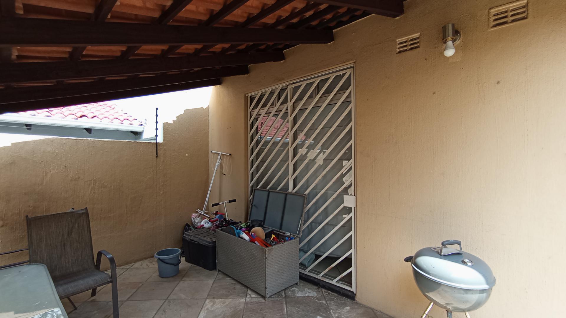 Patio - 11 square meters of property in Paulshof