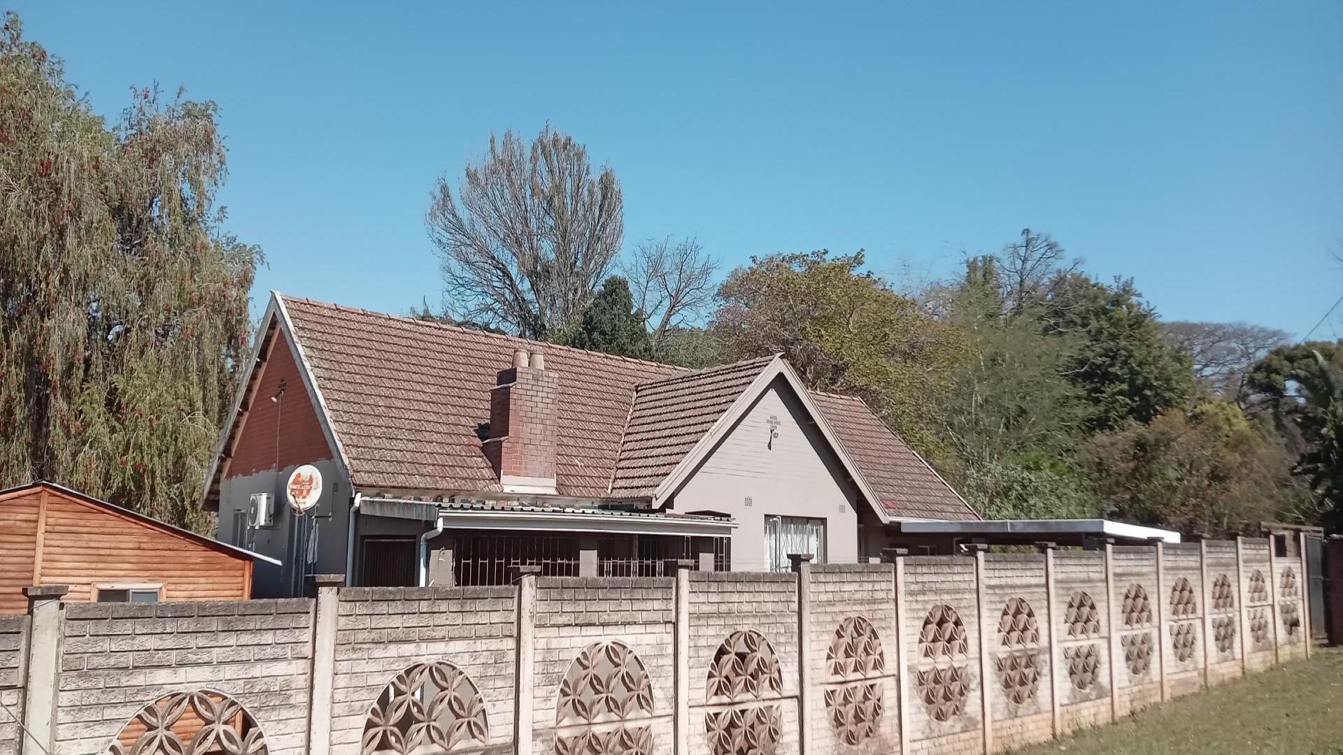 Front View of property in Lester Park