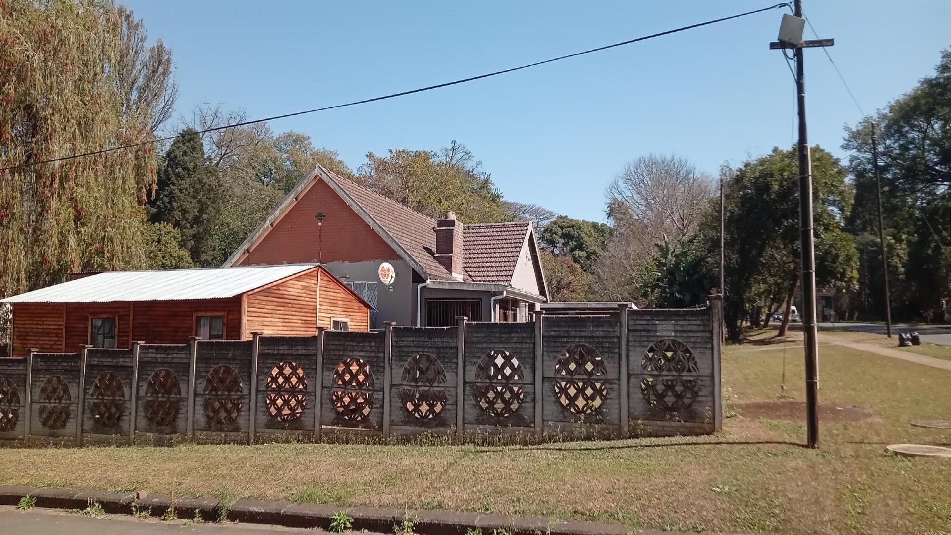 Front View of property in Lester Park
