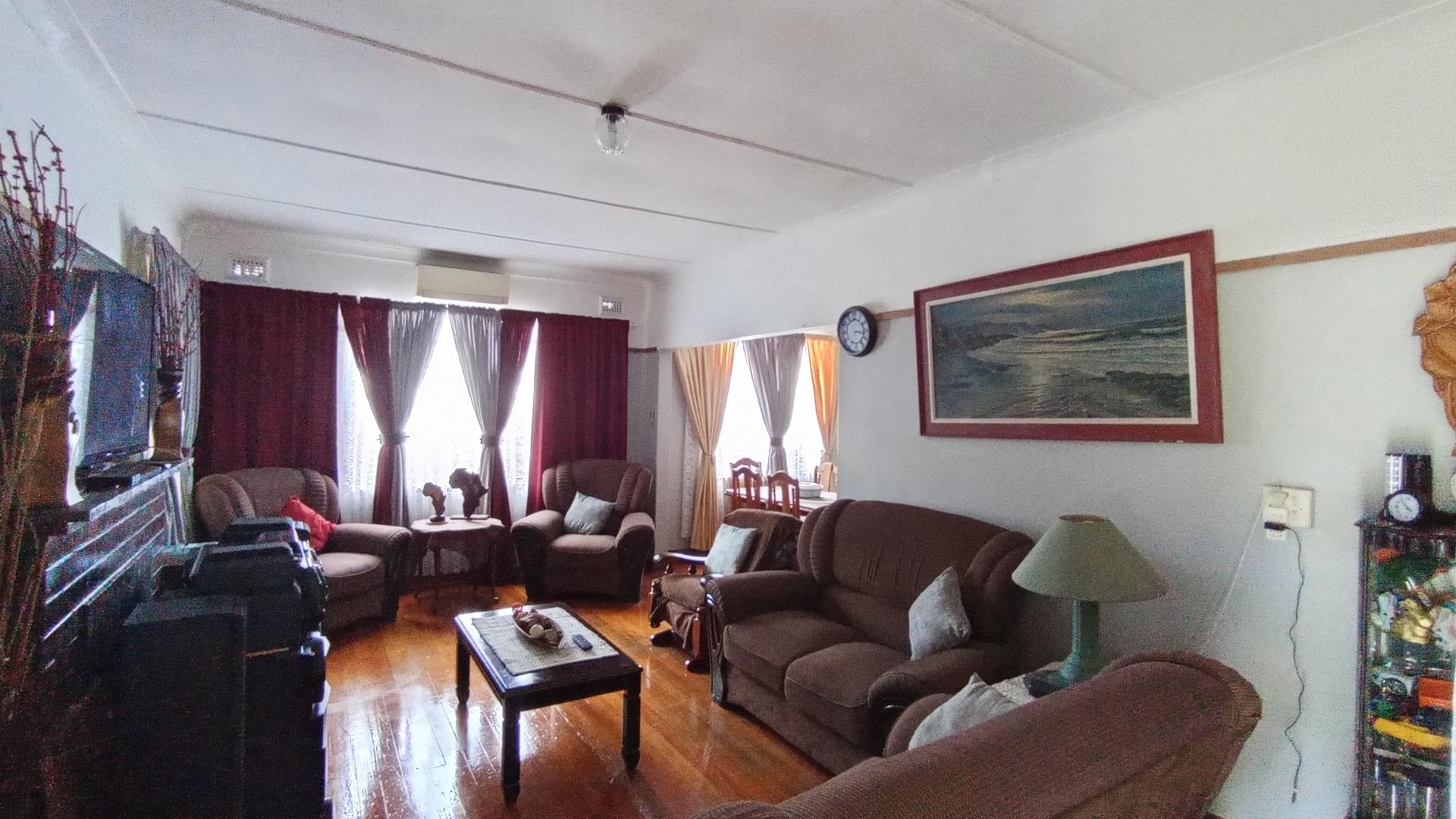 Lounges - 52 square meters of property in Lester Park
