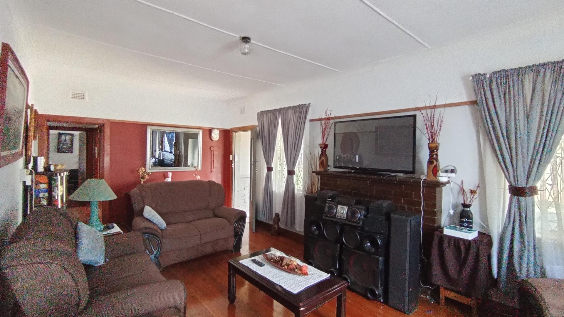 Lounges - 52 square meters of property in Lester Park