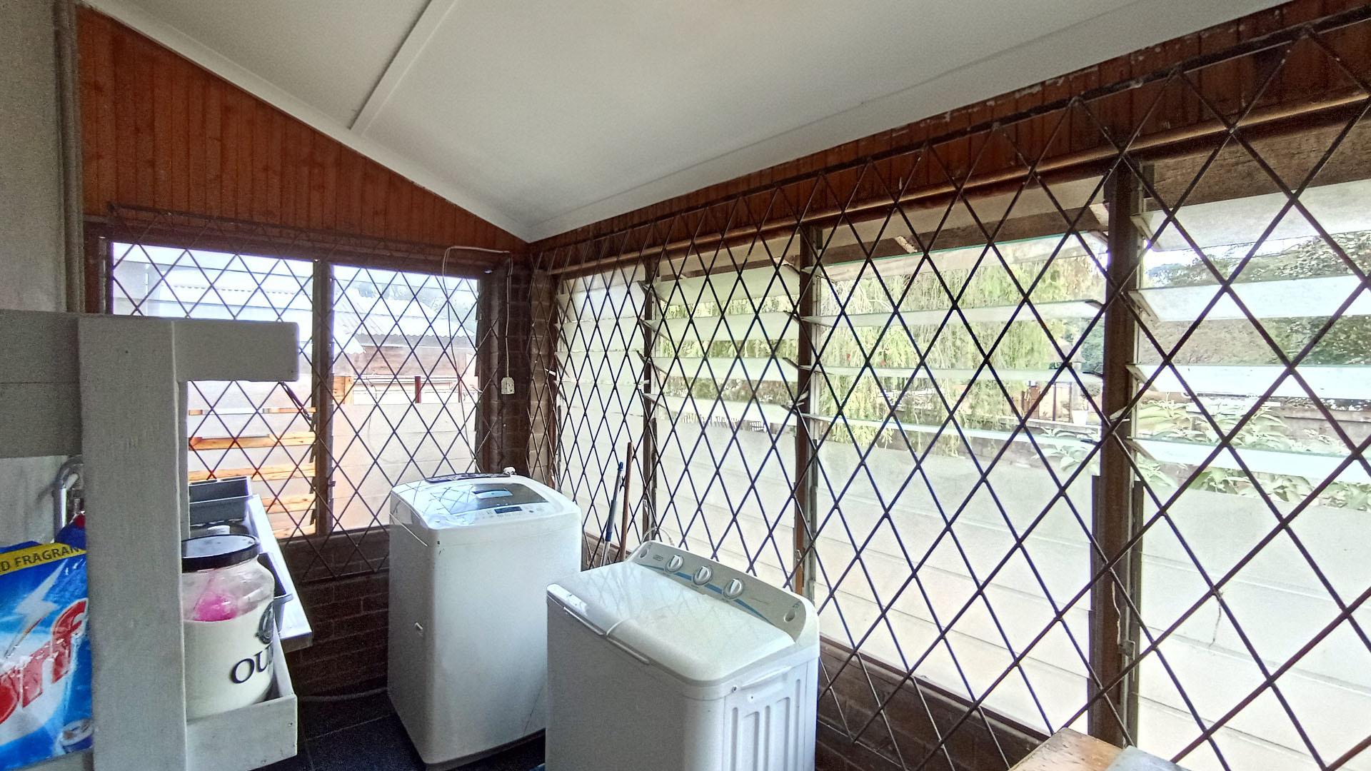 Scullery - 9 square meters of property in Lester Park