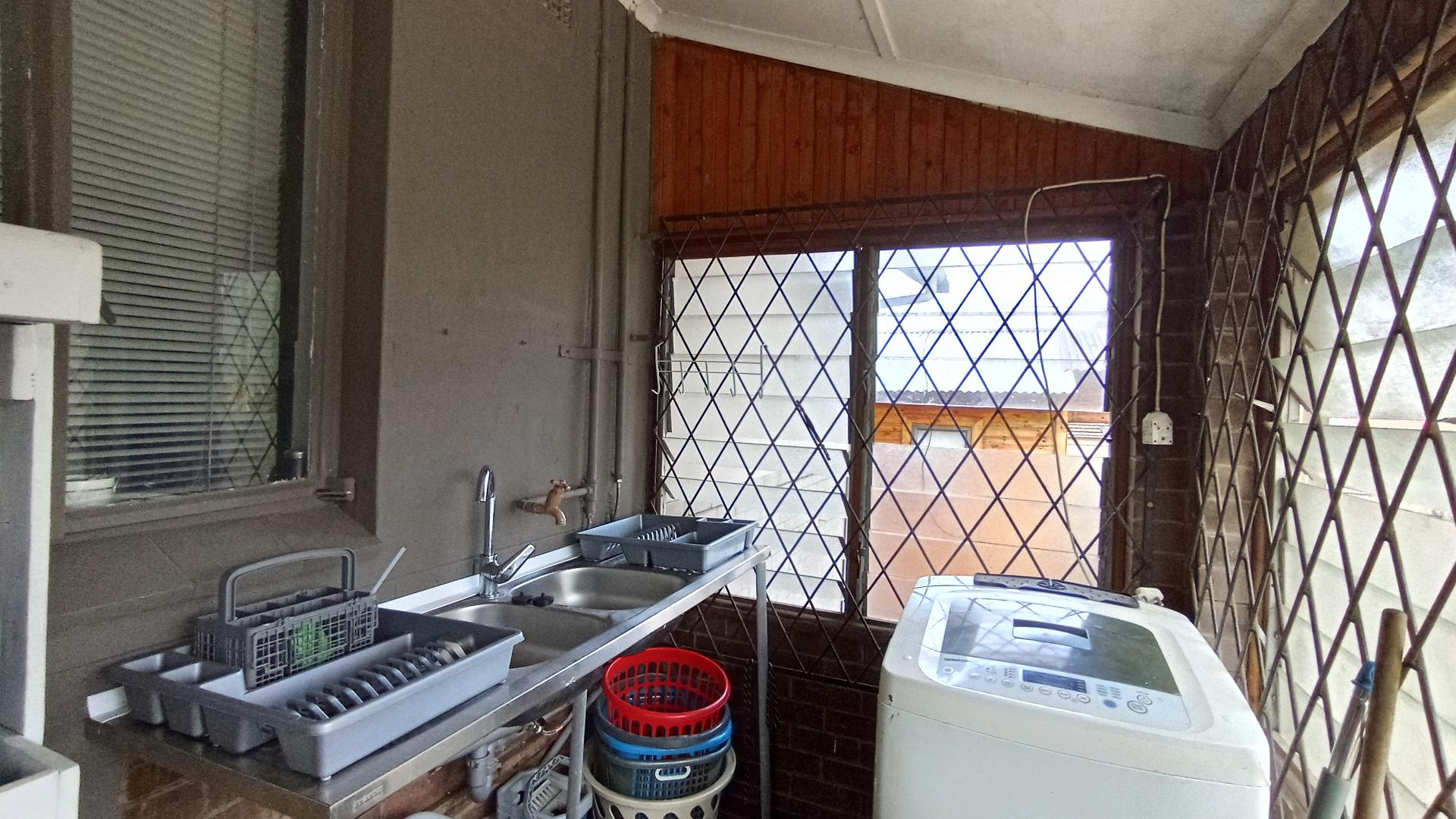 Scullery - 9 square meters of property in Lester Park