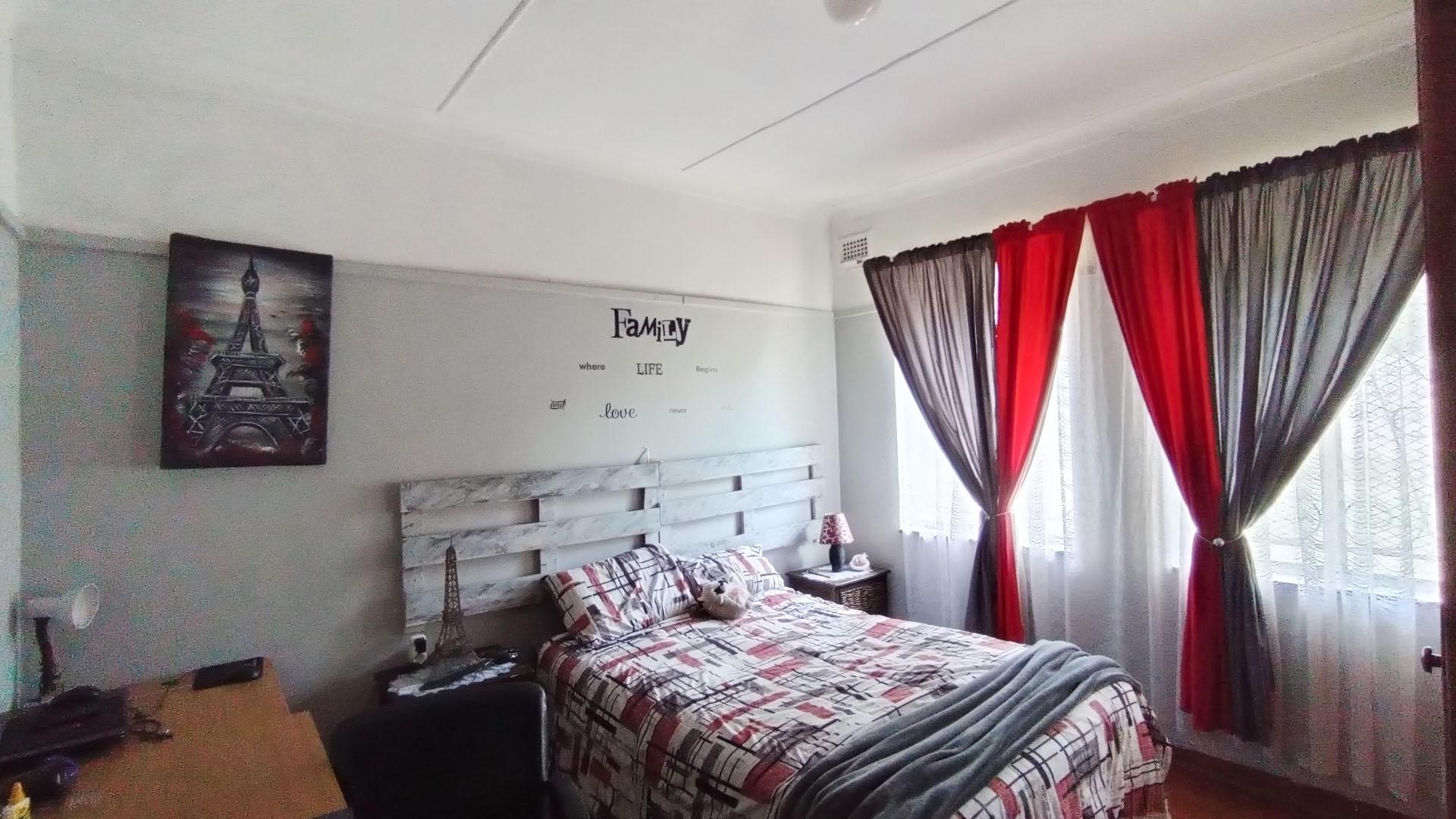 Bed Room 2 - 31 square meters of property in Lester Park